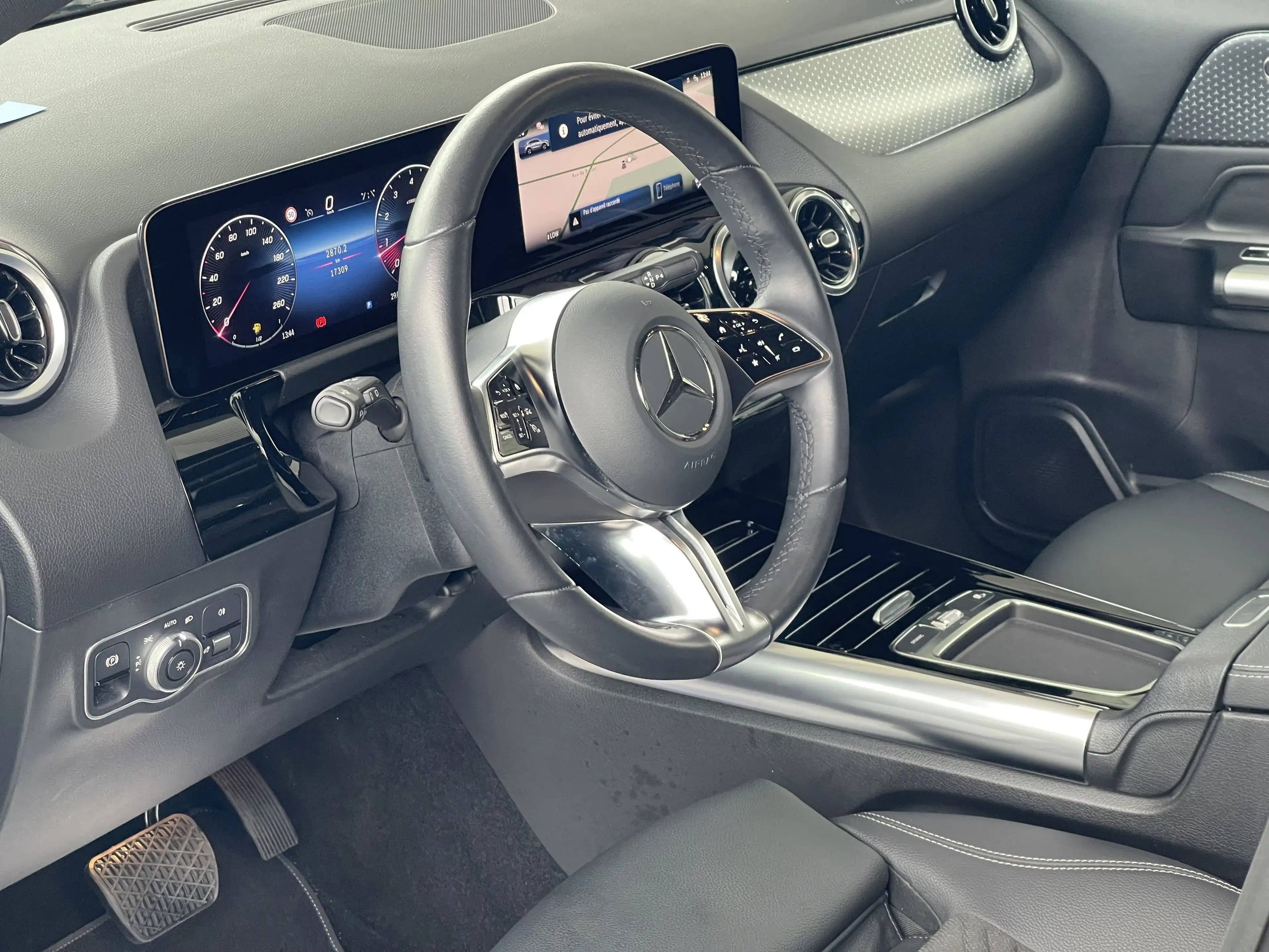 Mercedes-Benz GLA 180 i *** GARANTIE + LED + GPS + CUIR + CAMERA *** — photo 13