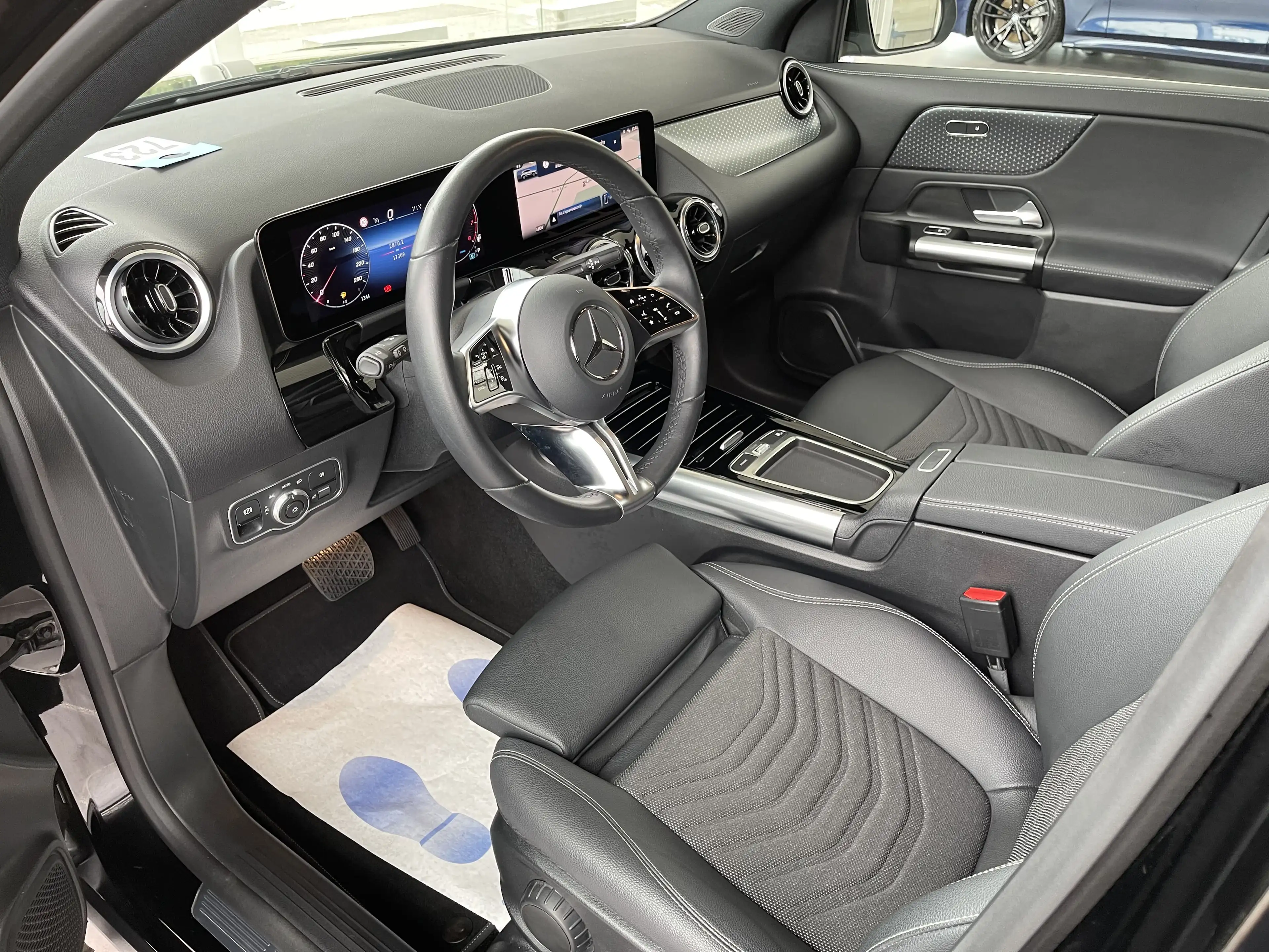 Mercedes-Benz GLA 180 i *** GARANTIE + LED + GPS + CUIR + CAMERA *** — photo 11