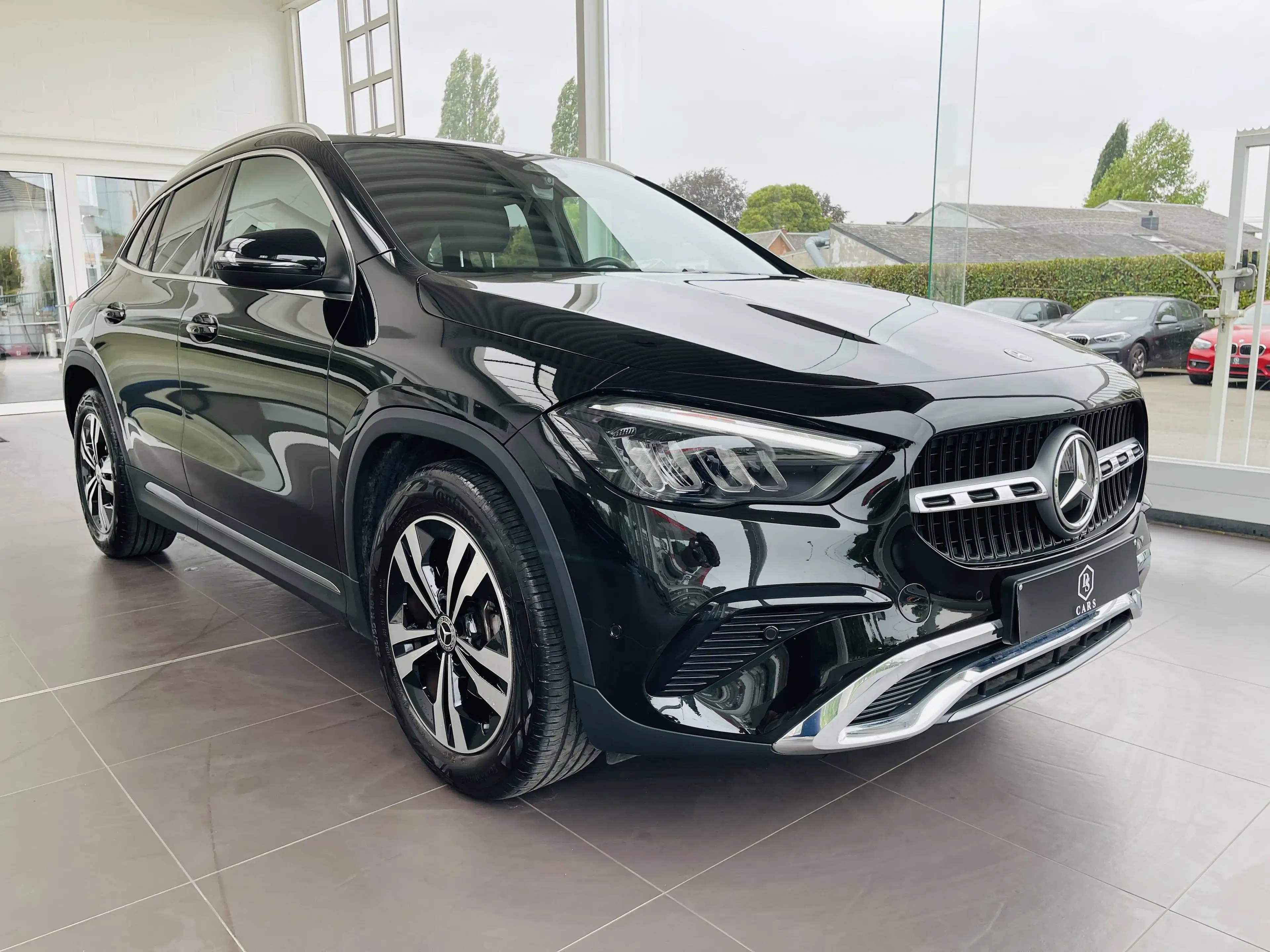 Mercedes-Benz GLA 180 i *** GARANTIE + LED + GPS + CUIR + CAMERA *** — photo 3