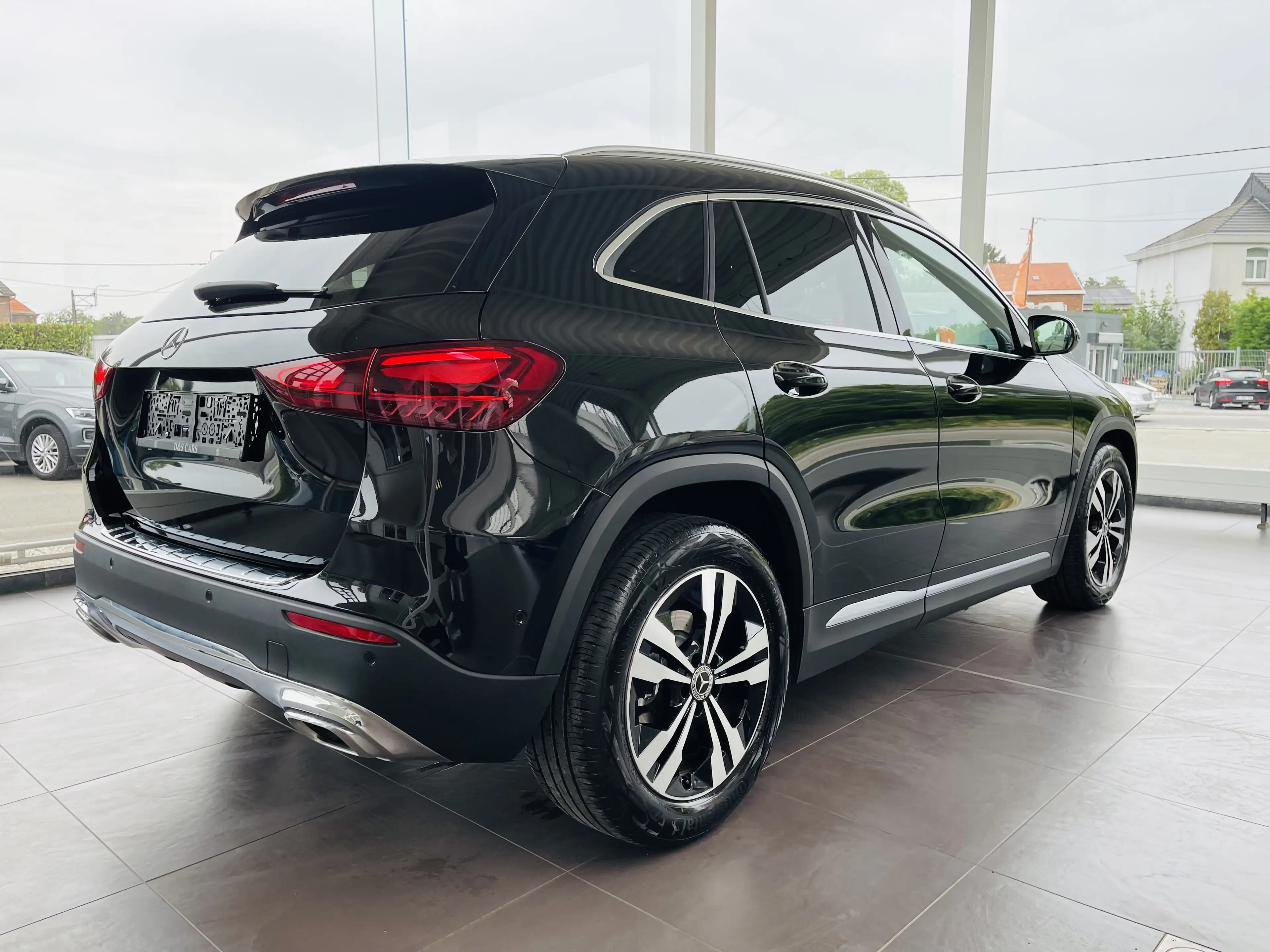 Mercedes-Benz GLA 180 i *** GARANTIE + LED + GPS + CUIR + CAMERA *** — photo 5