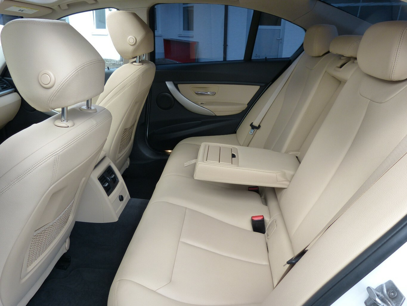 BMW 320 320i XDRIVE [AUTOMATIK/LEDER/CAM] — photo 13