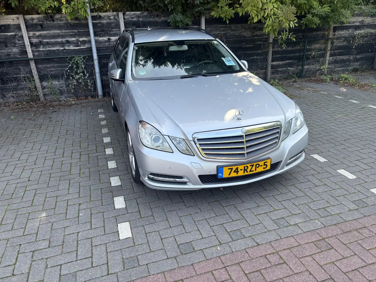 Mercedes-Benz E 200