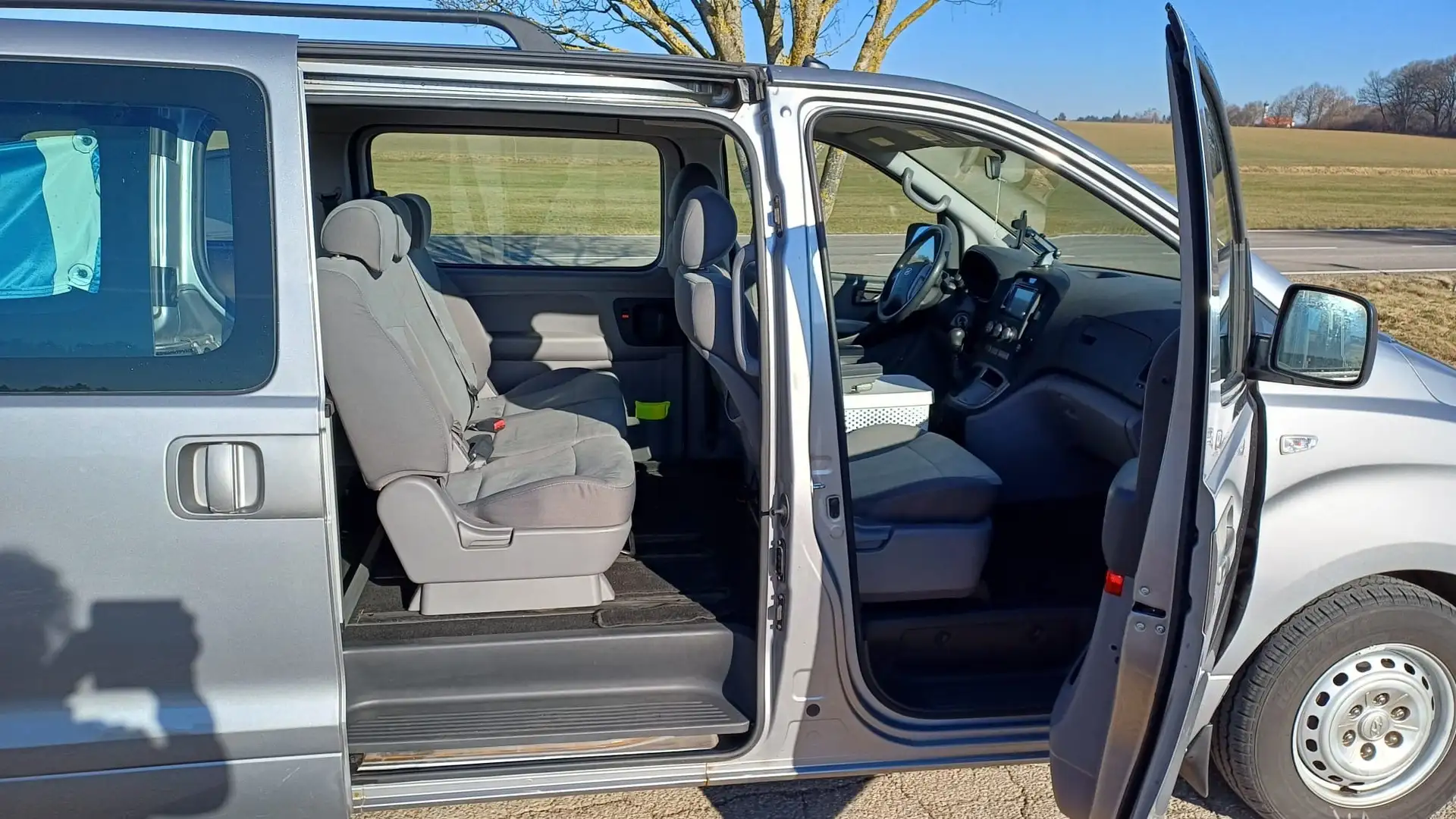 Hyundai H-1 H-1 2.5 CRDi Travel Classic Gris - 2