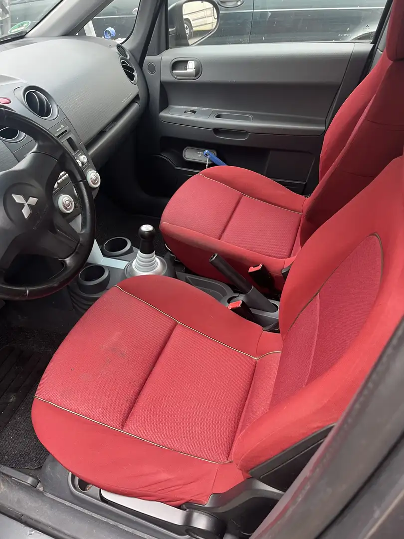 Mitsubishi Colt 1.5 Instyle Šedá - 2