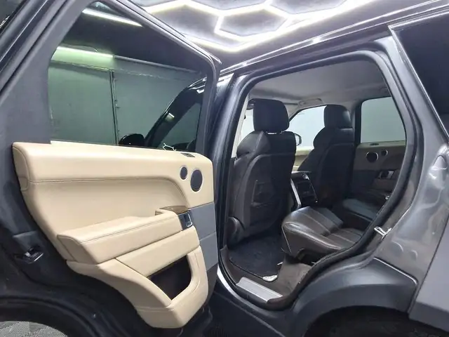 Land Rover Range Rover Sport view 8