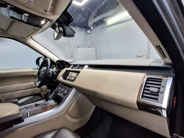 Land Rover Range Rover Sport view 11