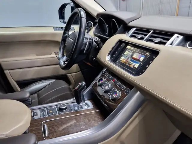 Land Rover Range Rover Sport view 12