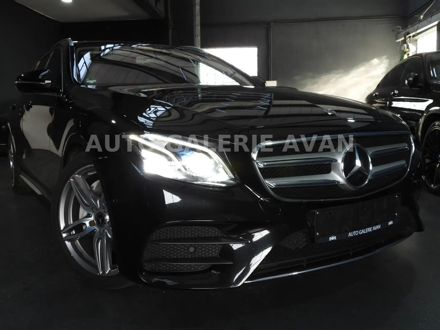 Mercedes-Benz E 220 D T AMG LINE/WIDESCREEN/MULTI/MEMORY/360°/ Noir - 1