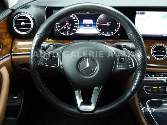 Mercedes-Benz E-Class view 12