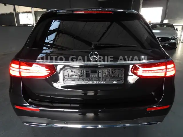 Mercedes-Benz E-Class view 5
