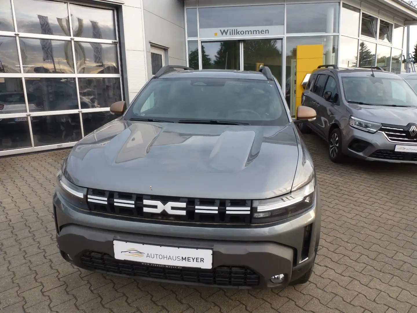 Dacia Duster Extreme Mild Hybrid 130 4x4 Grijs - 1