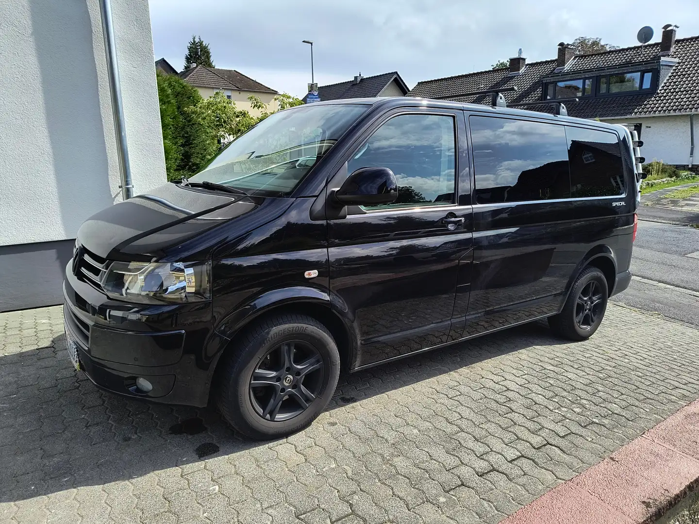 Volkswagen T5 Multivan Top gepflegter Startline Special Schwarz - 1