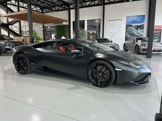 Lamborghini Huracan view 4