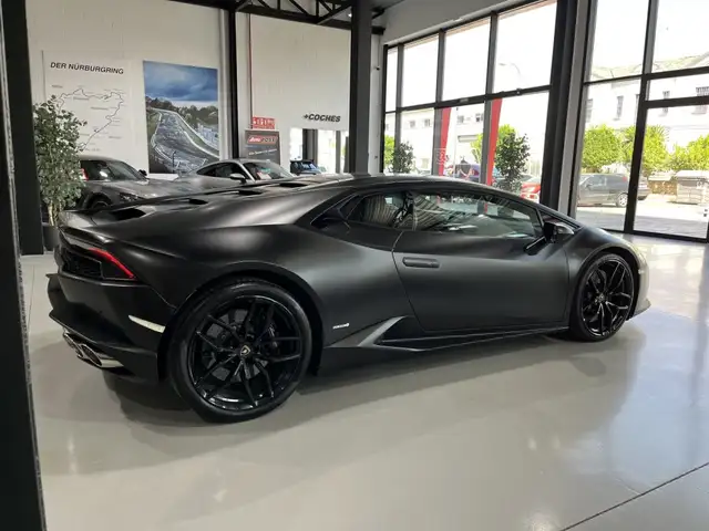 Lamborghini Huracan view 5