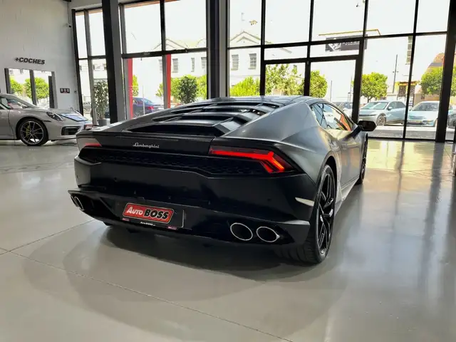 Lamborghini Huracan view 7