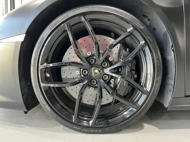 Lamborghini Huracan view 10