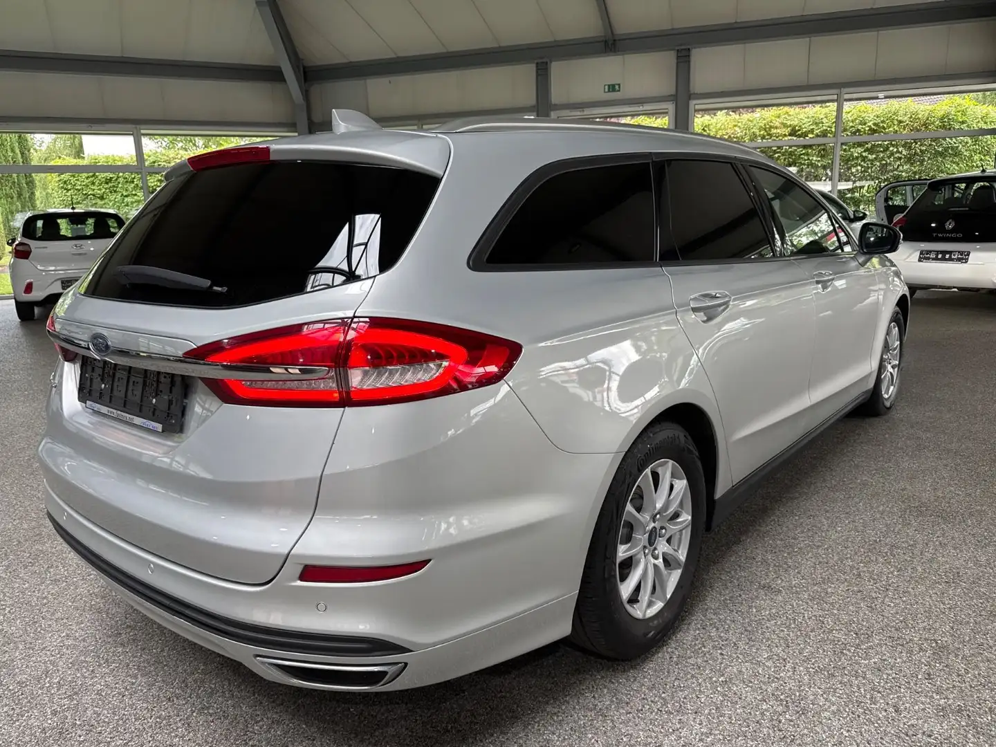 Ford Mondeo Tur 2.0 Aut.Business ACC LED Winter Navi Silber - 2