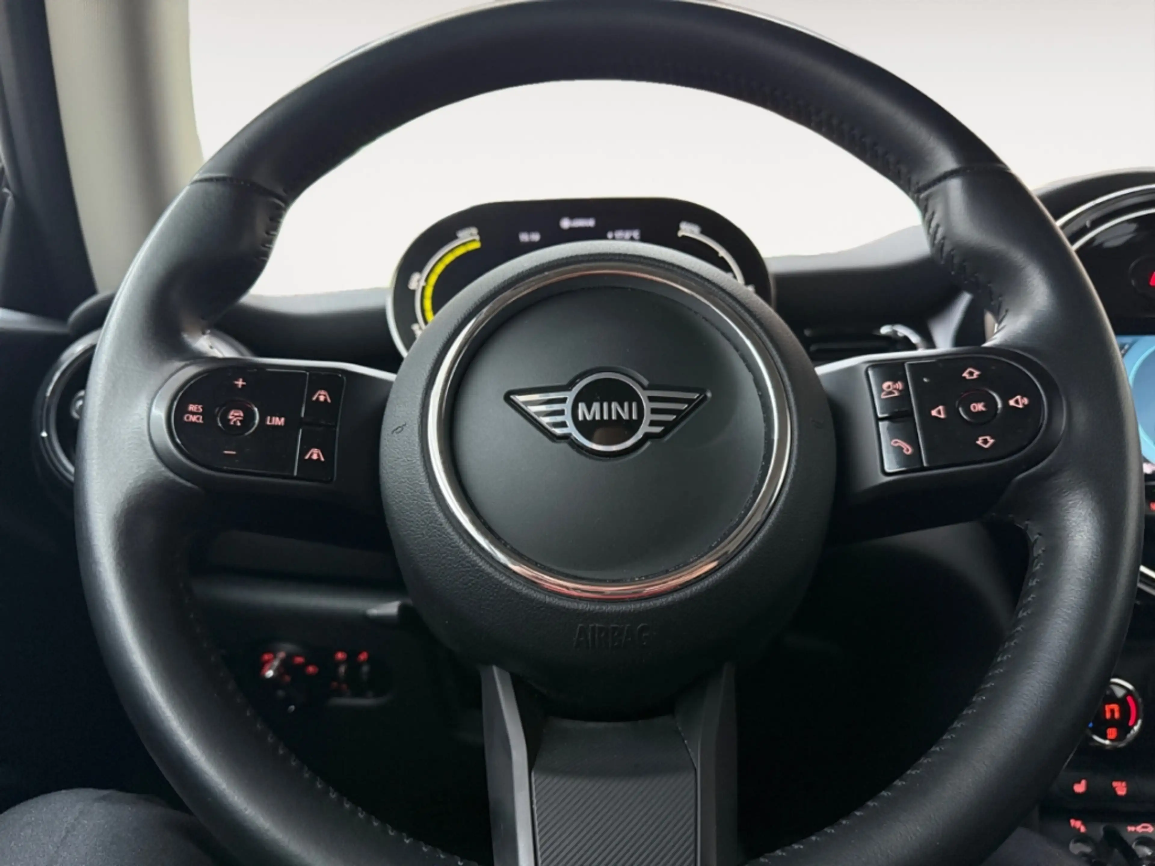 MINI Cooper SE Essential Trim B-ZERT ALLWETTER NAV LED DIG-DISPLA — photo 13