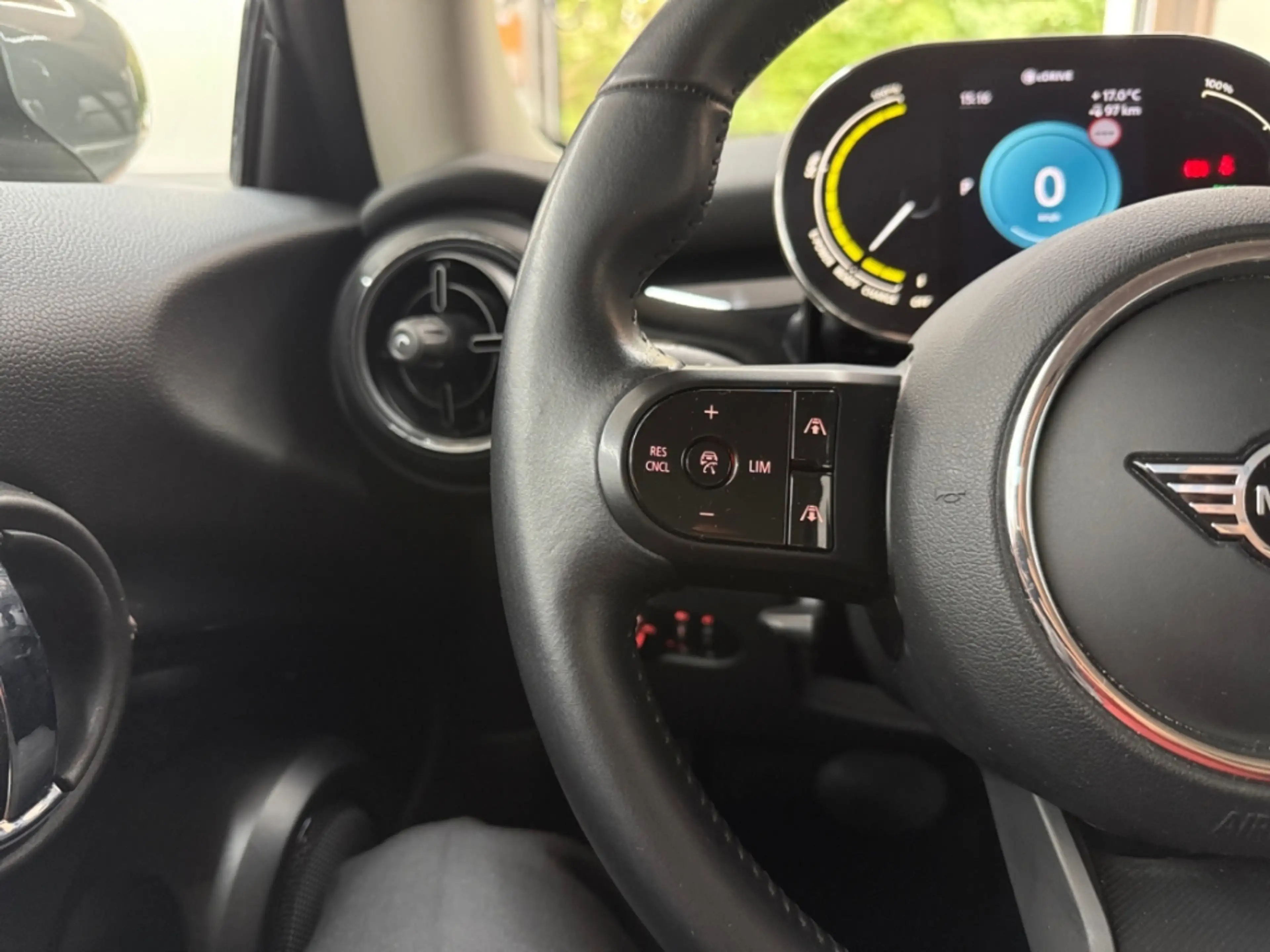MINI Cooper SE Essential Trim B-ZERT ALLWETTER NAV LED DIG-DISPLA — photo 15