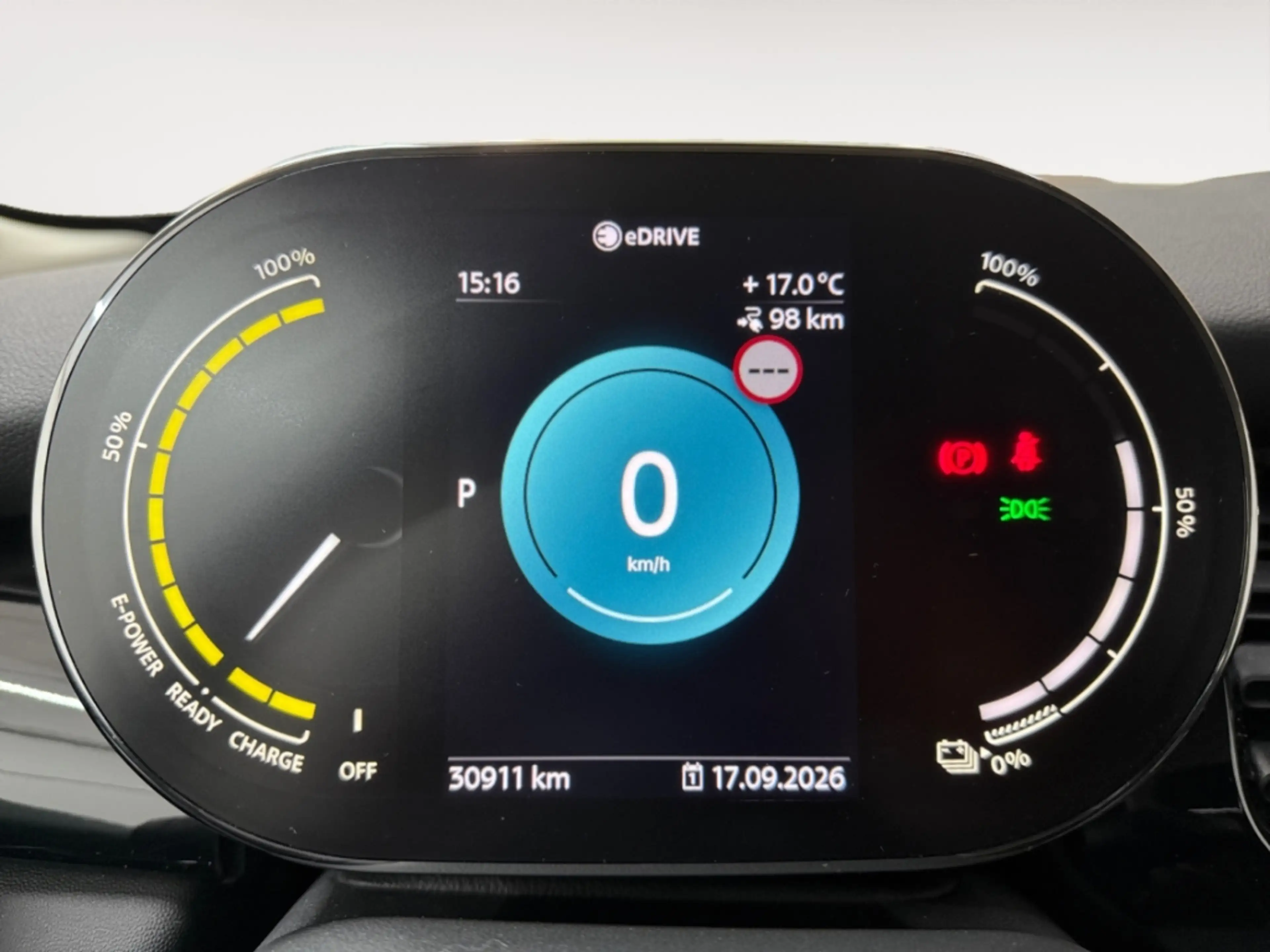 MINI Cooper SE Essential Trim B-ZERT ALLWETTER NAV LED DIG-DISPLA — photo 11