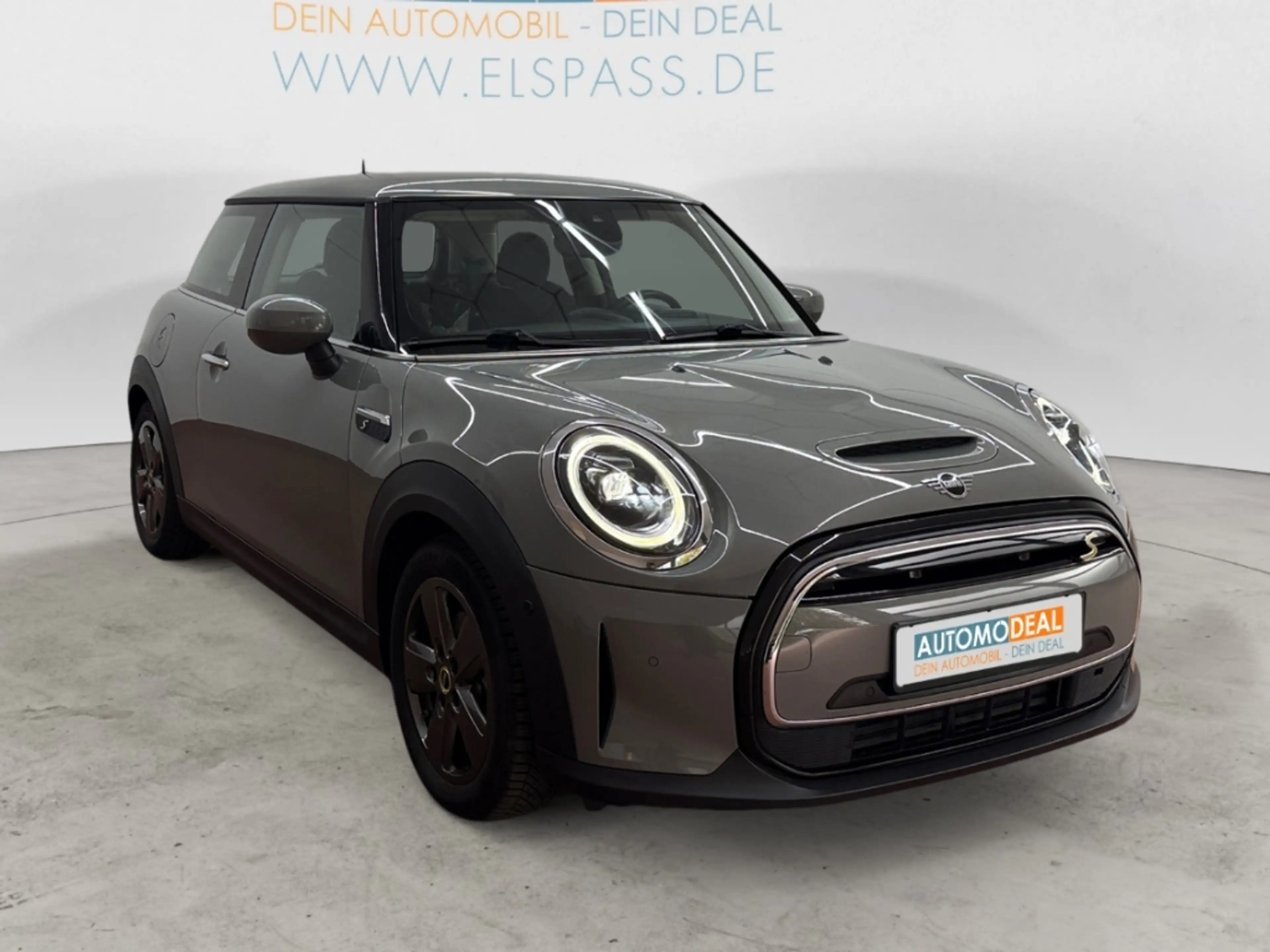 MINI Cooper SE Essential Trim B-ZERT ALLWETTER NAV LED DIG-DISPLA — photo 4