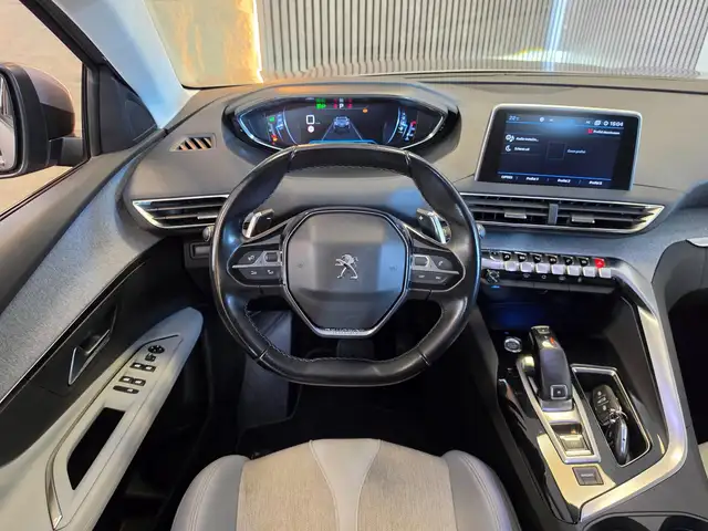 Peugeot 3008 view 3