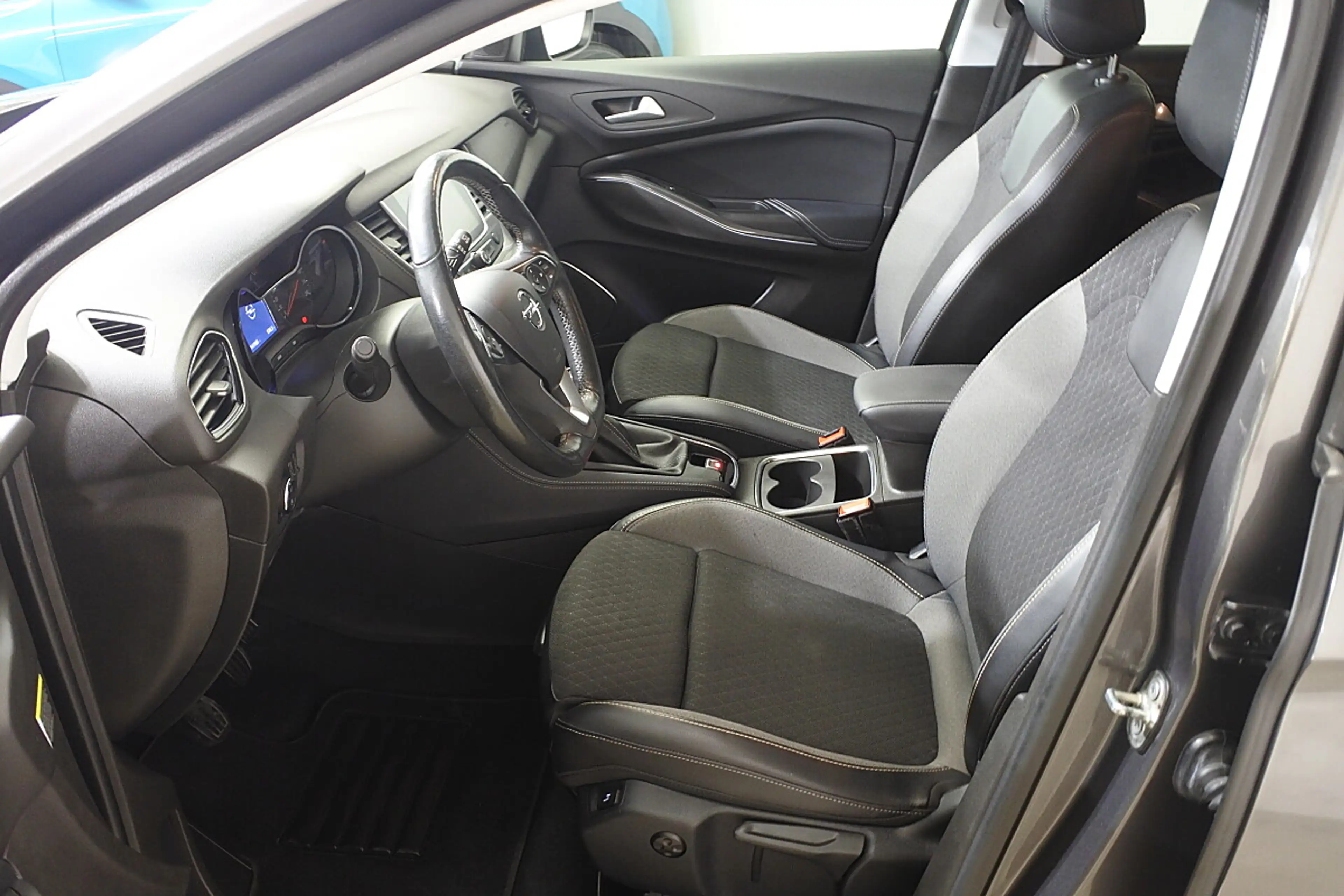 Opel Grandland X 1,2 Turbo Dir. Inj. Elegance Start/Stop — photo 3