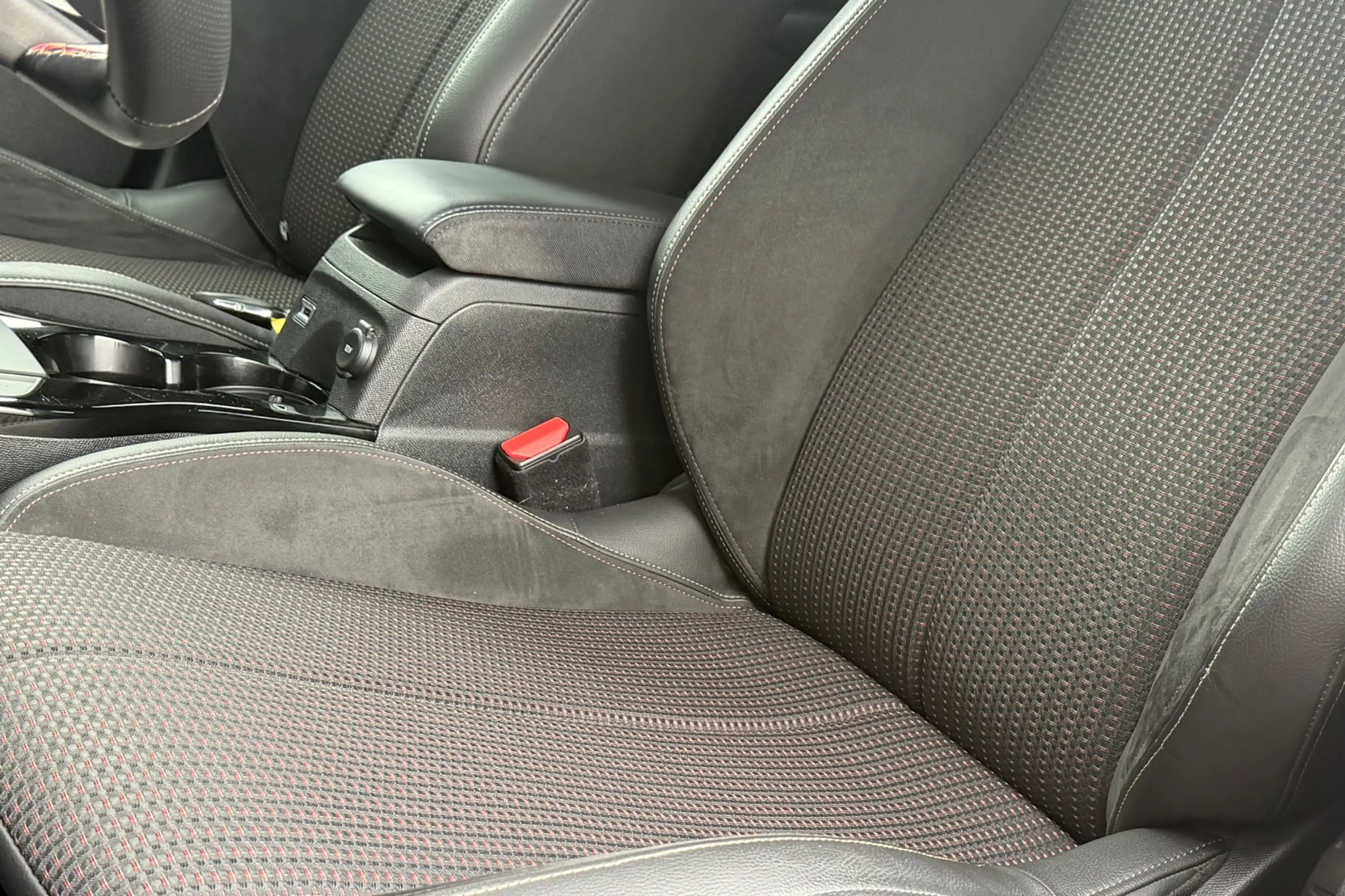 DS Automobiles DS 3 Crossback E-Tense Performance Line 50 kWh, Carplay, Cruise, — photo 16