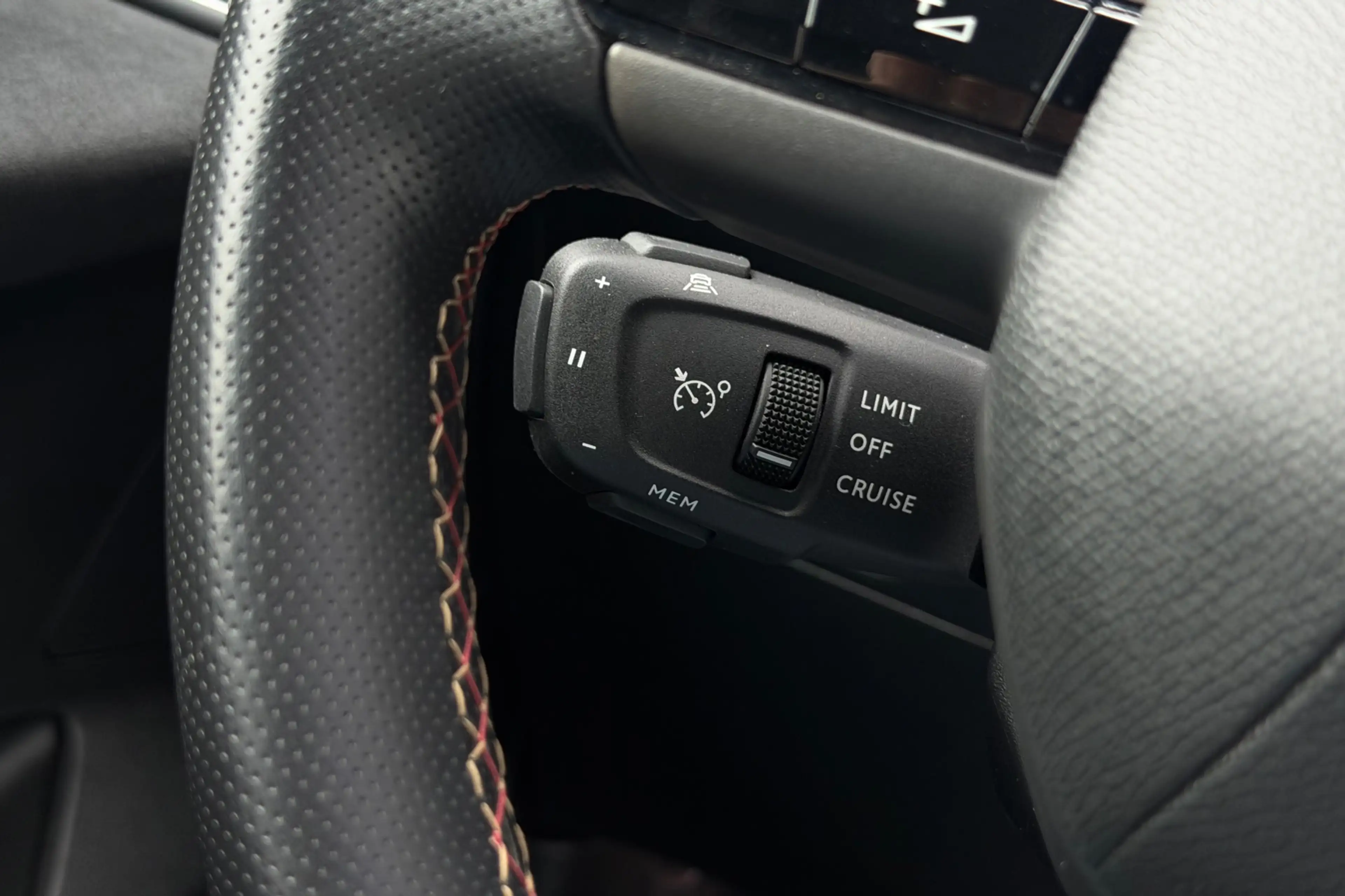 DS Automobiles DS 3 Crossback E-Tense Performance Line 50 kWh, Carplay, Cruise, — photo 26