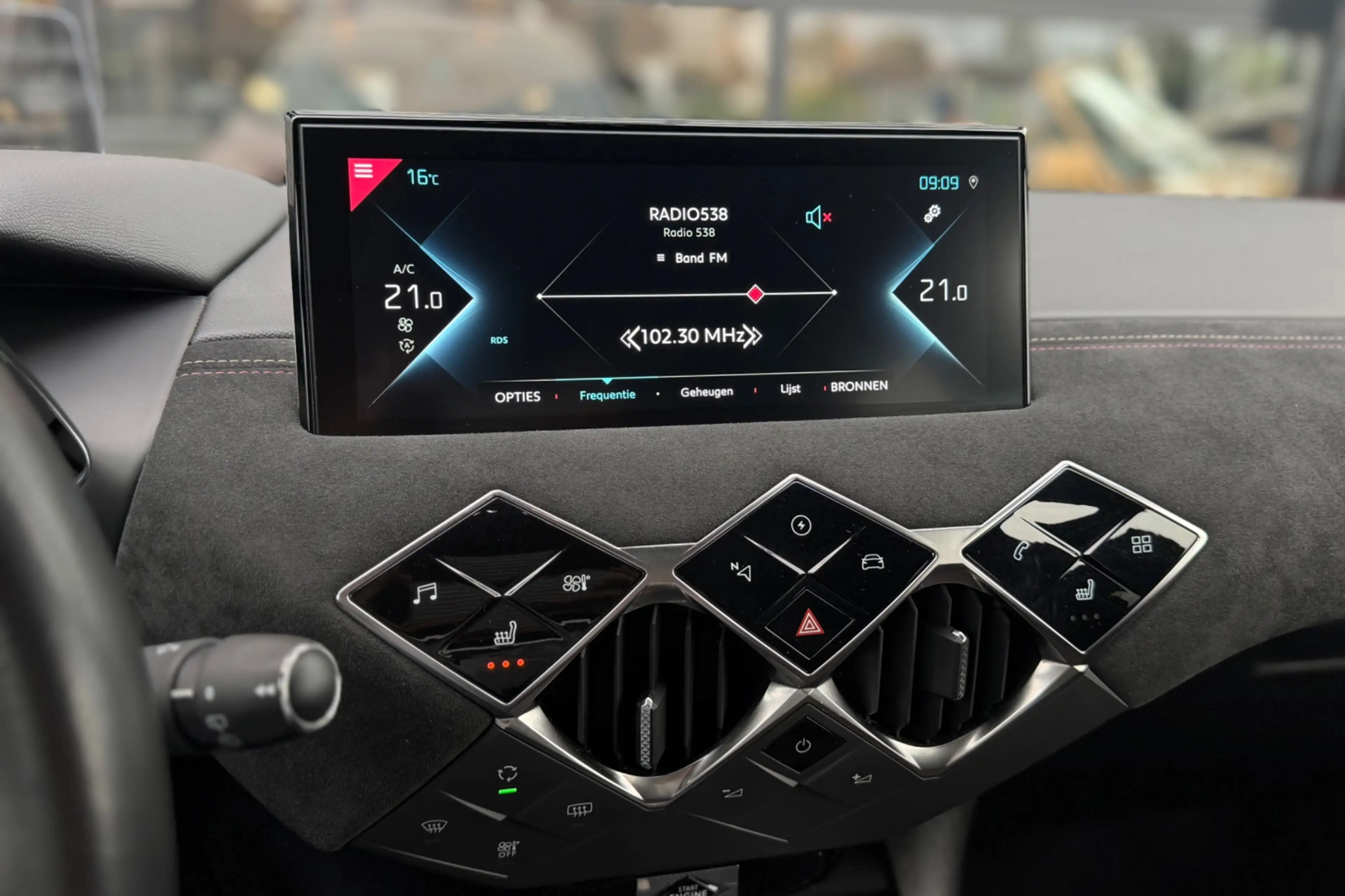DS Automobiles DS 3 Crossback E-Tense Performance Line 50 kWh, Carplay, Cruise, — photo 18