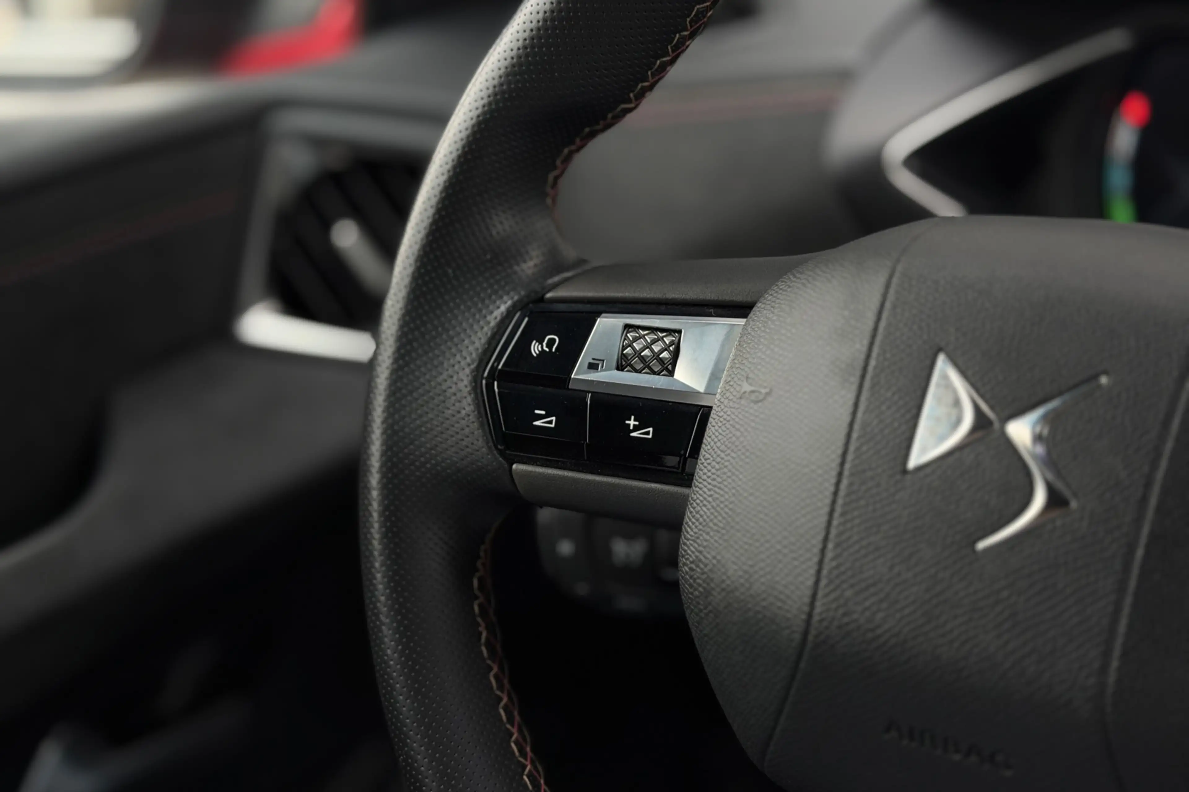 DS Automobiles DS 3 Crossback E-Tense Performance Line 50 kWh, Carplay, Cruise, — photo 27