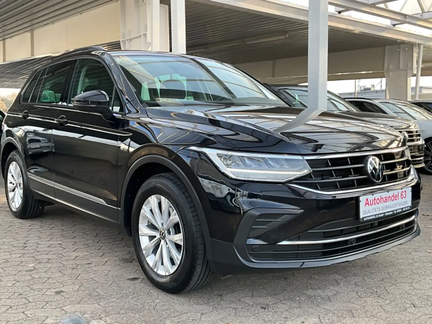 Volkswagen Tiguan Life*64TKM*LED*Ky-go*ACC*KlimaT*Multi*Fun Schwarz - 2