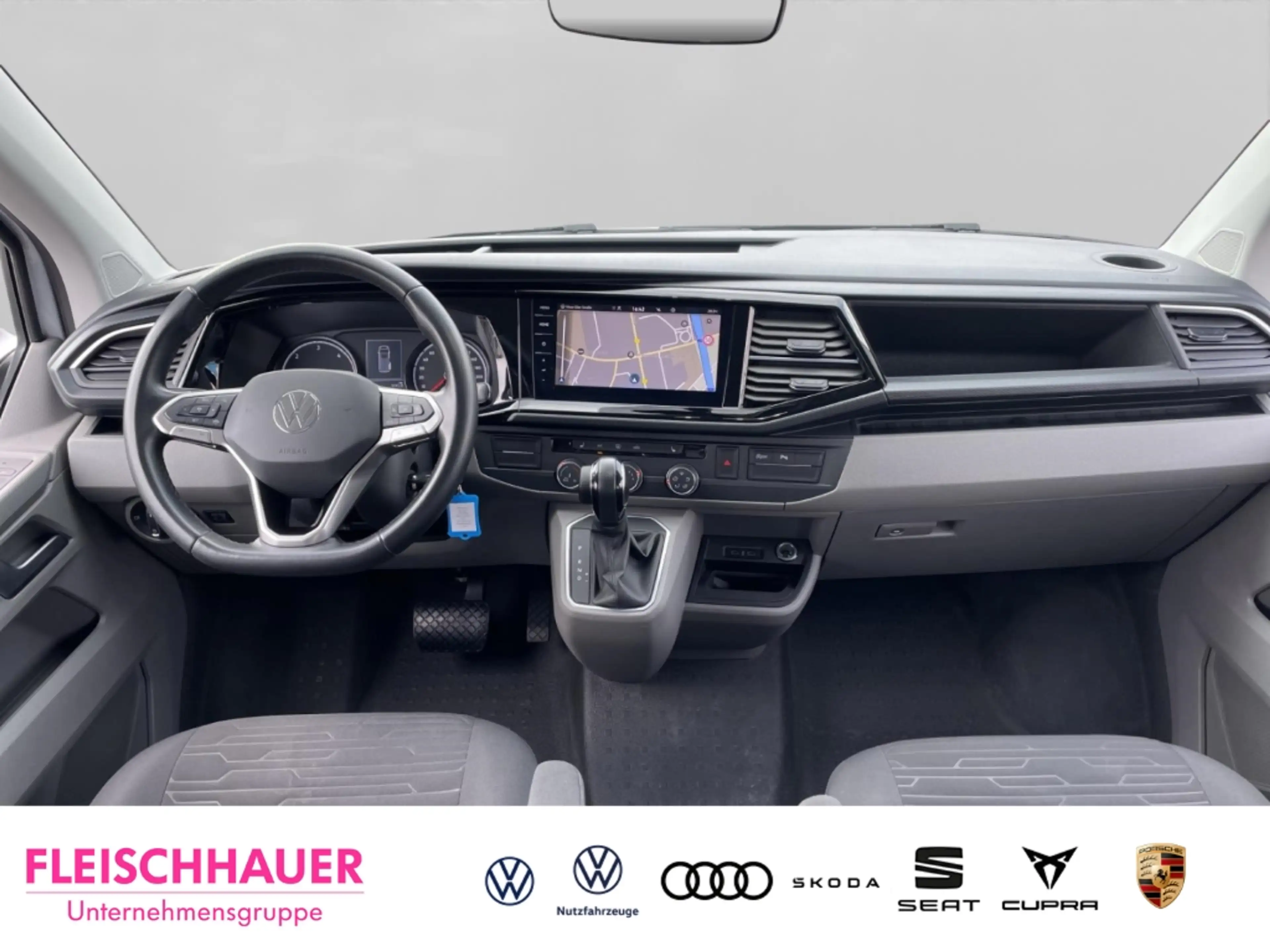 Volkswagen Transporter Caravelle Comfortline LR TDI DSG 8Sitzer SHZ ACC N — photo 13