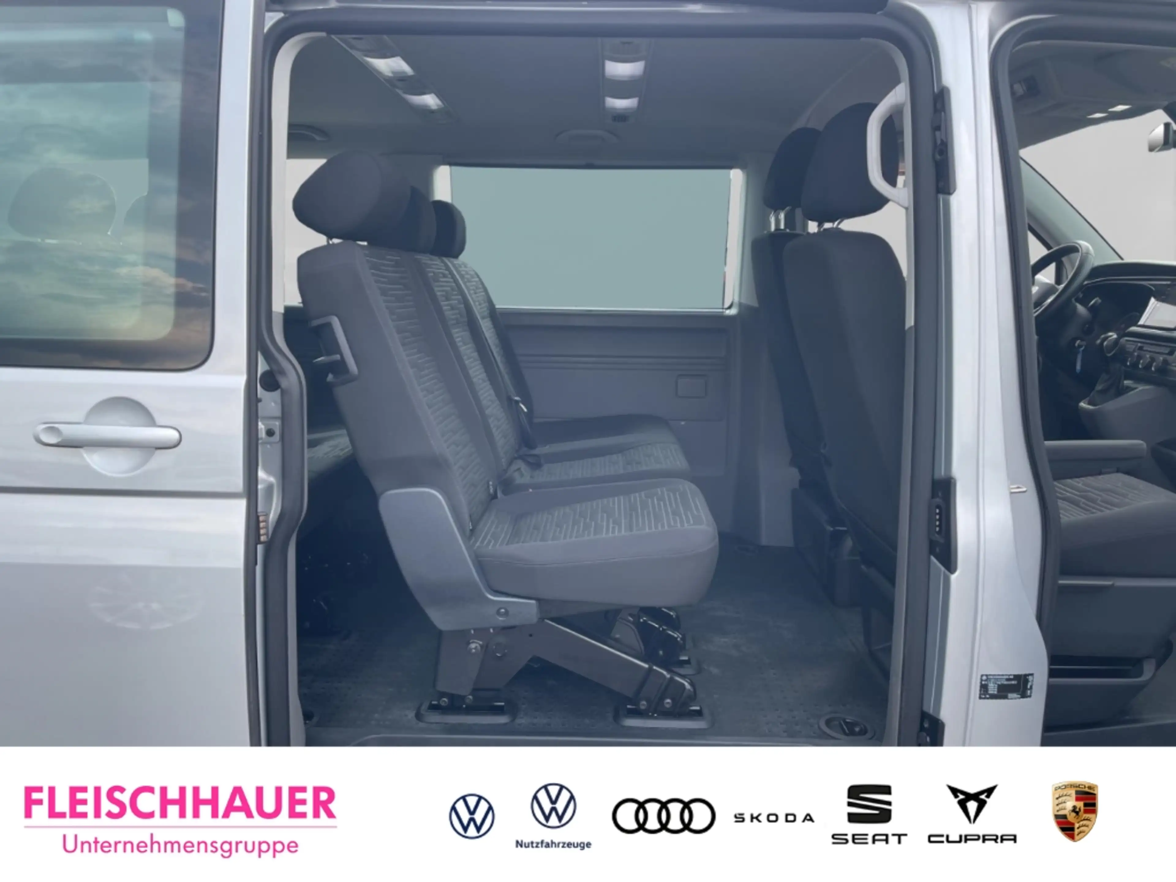 Volkswagen Transporter Caravelle Comfortline LR TDI DSG 8Sitzer SHZ ACC N — photo 12