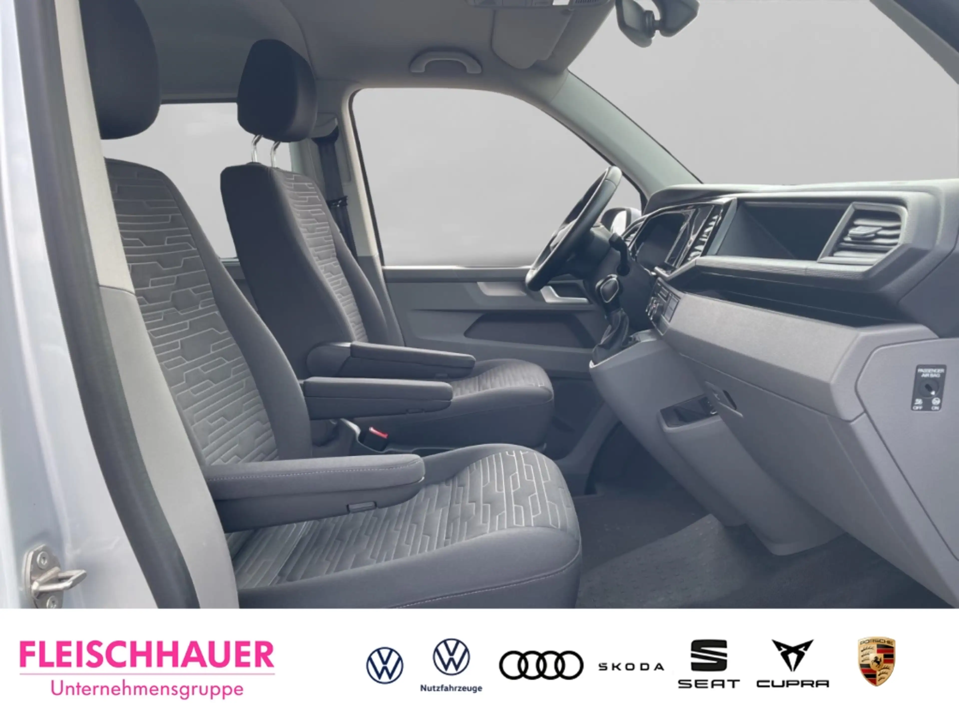 Volkswagen Transporter Caravelle Comfortline LR TDI DSG 8Sitzer SHZ ACC N — photo 11