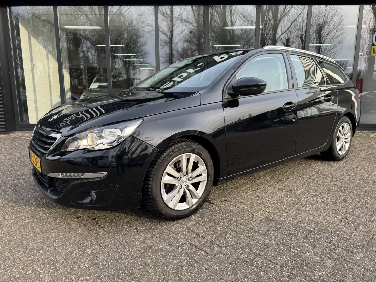 Peugeot 308 SW 1.2 PureTech Blue Lease*Navi*Airco*EXPORTPRIJS* Negro - 2