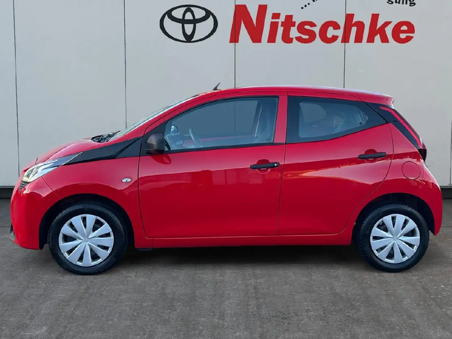 Toyota Aygo x 1,0-l-VVT-i 5-Gang, Business, Audio Rouge - 2