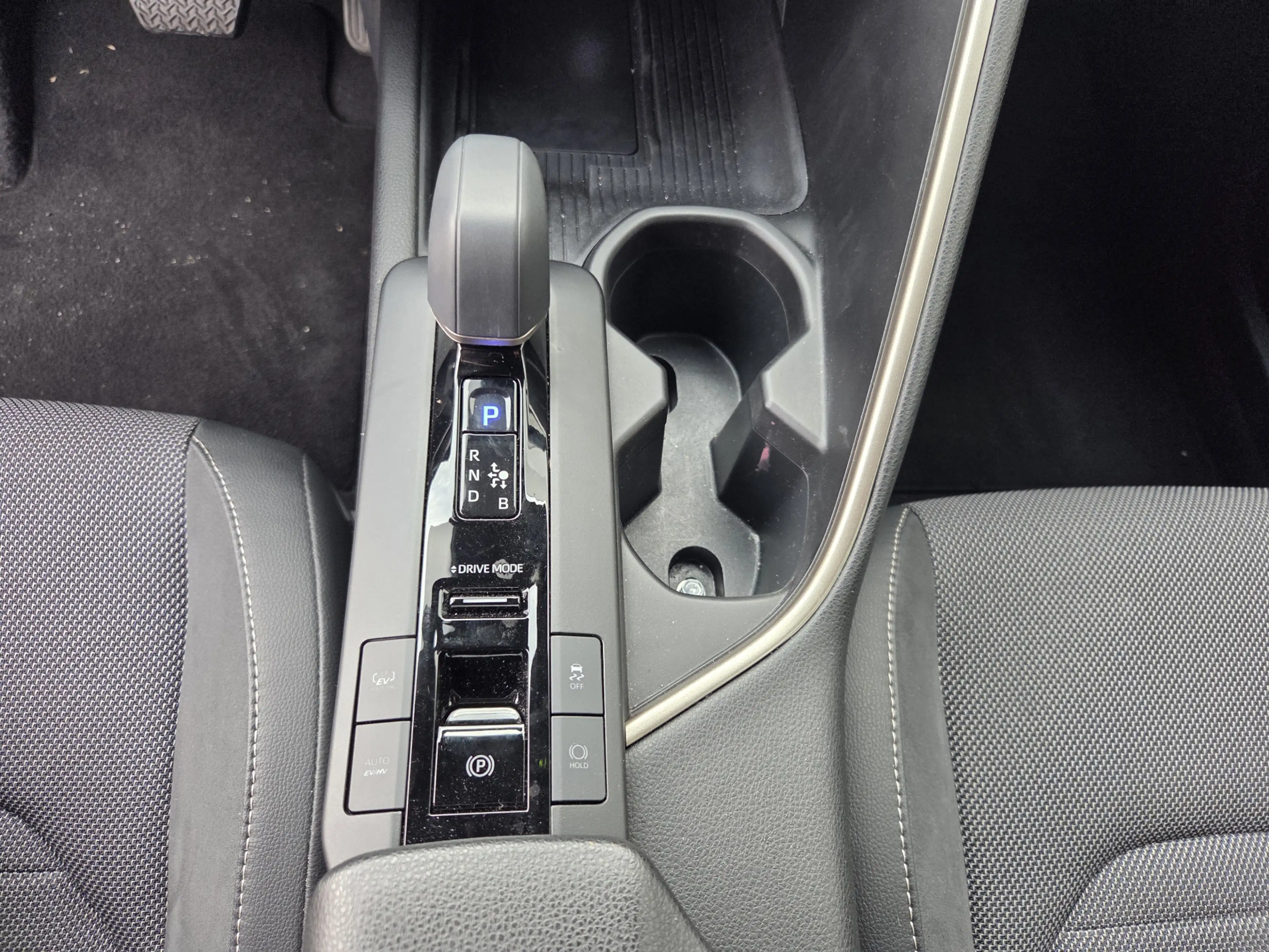Toyota C-HR 2.0 Plug-in Hybrid 220 Executive — photo 24
