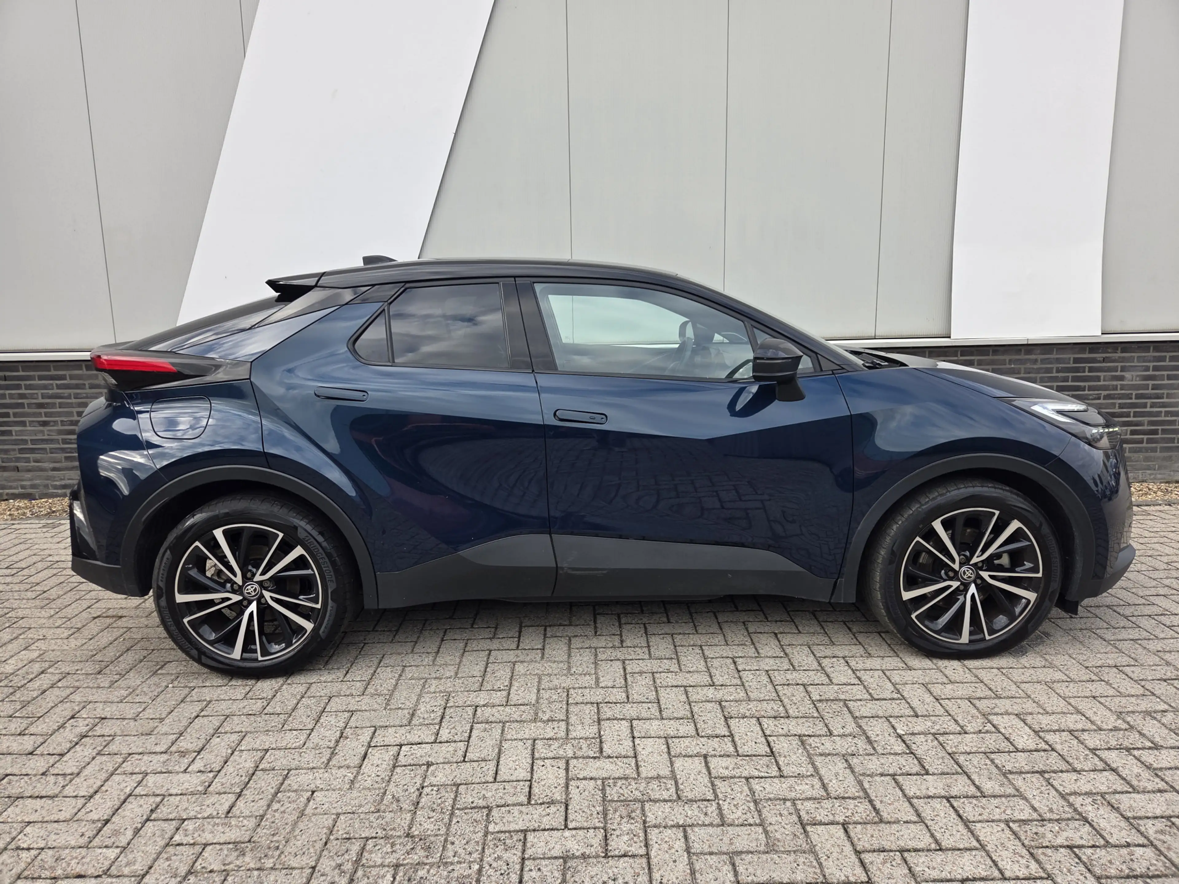Toyota C-HR 2.0 Plug-in Hybrid 220 Executive — photo 5