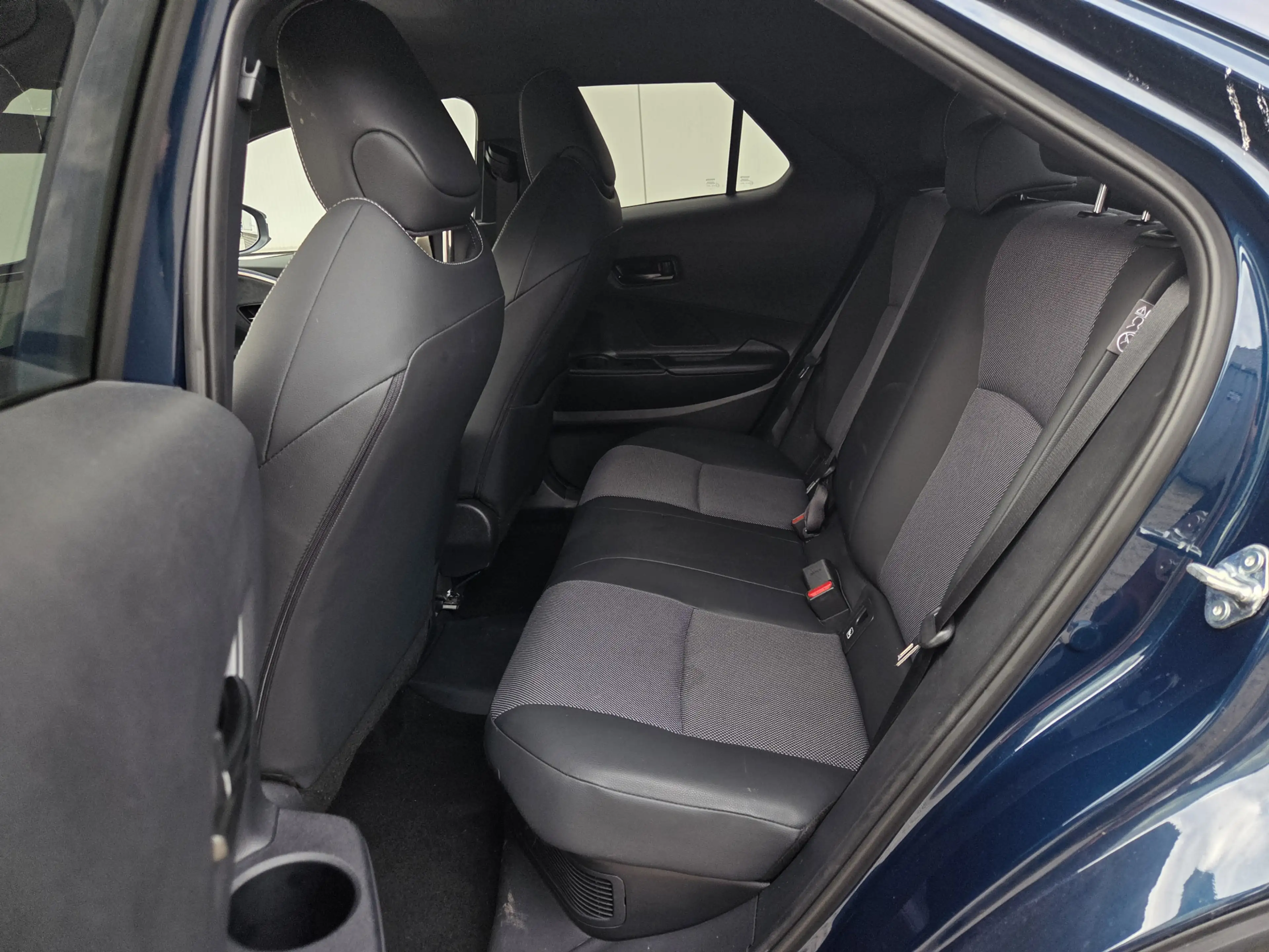 Toyota C-HR 2.0 Plug-in Hybrid 220 Executive — photo 26