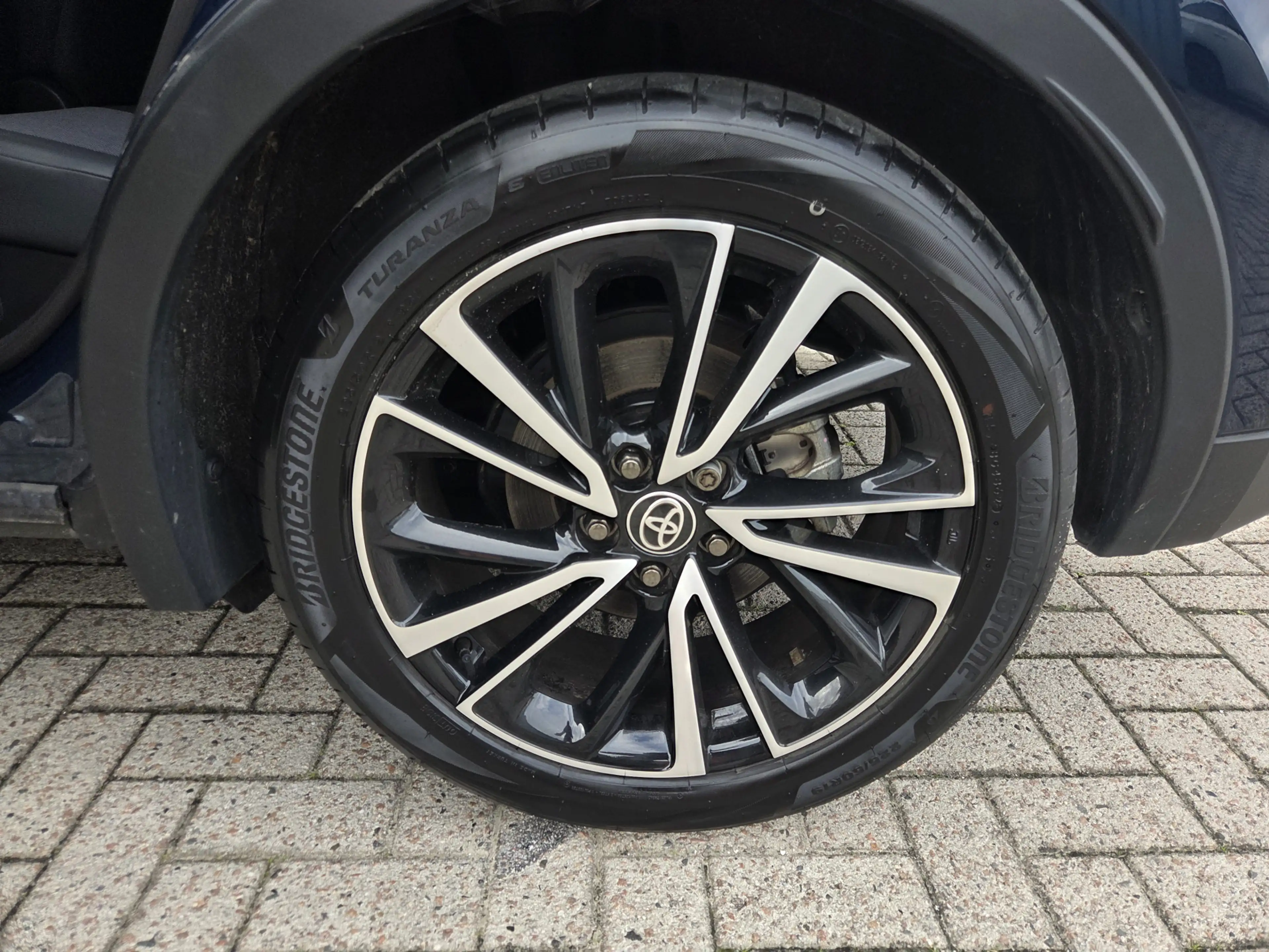 Toyota C-HR 2.0 Plug-in Hybrid 220 Executive — photo 33