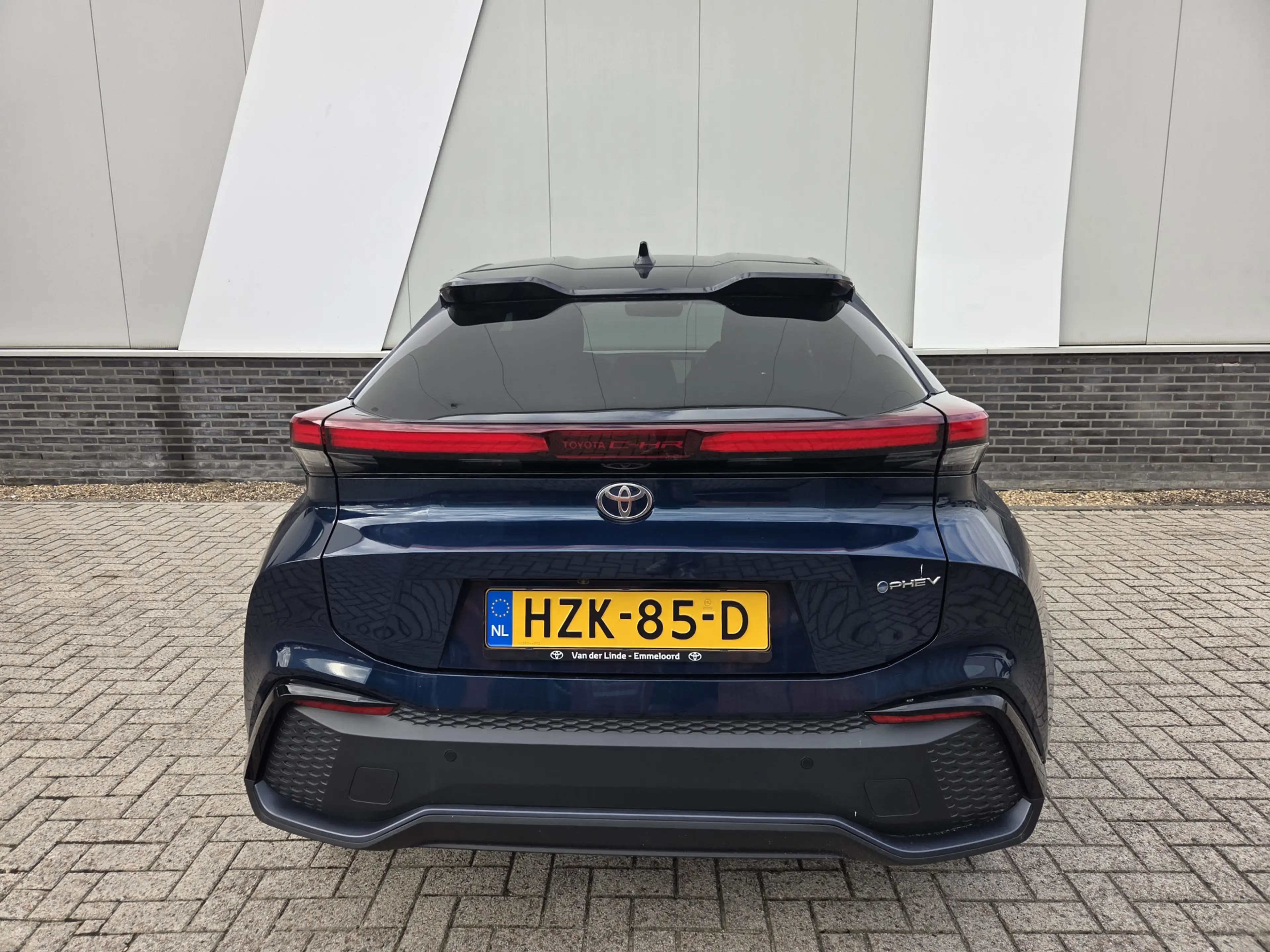 Toyota C-HR 2.0 Plug-in Hybrid 220 Executive — photo 4