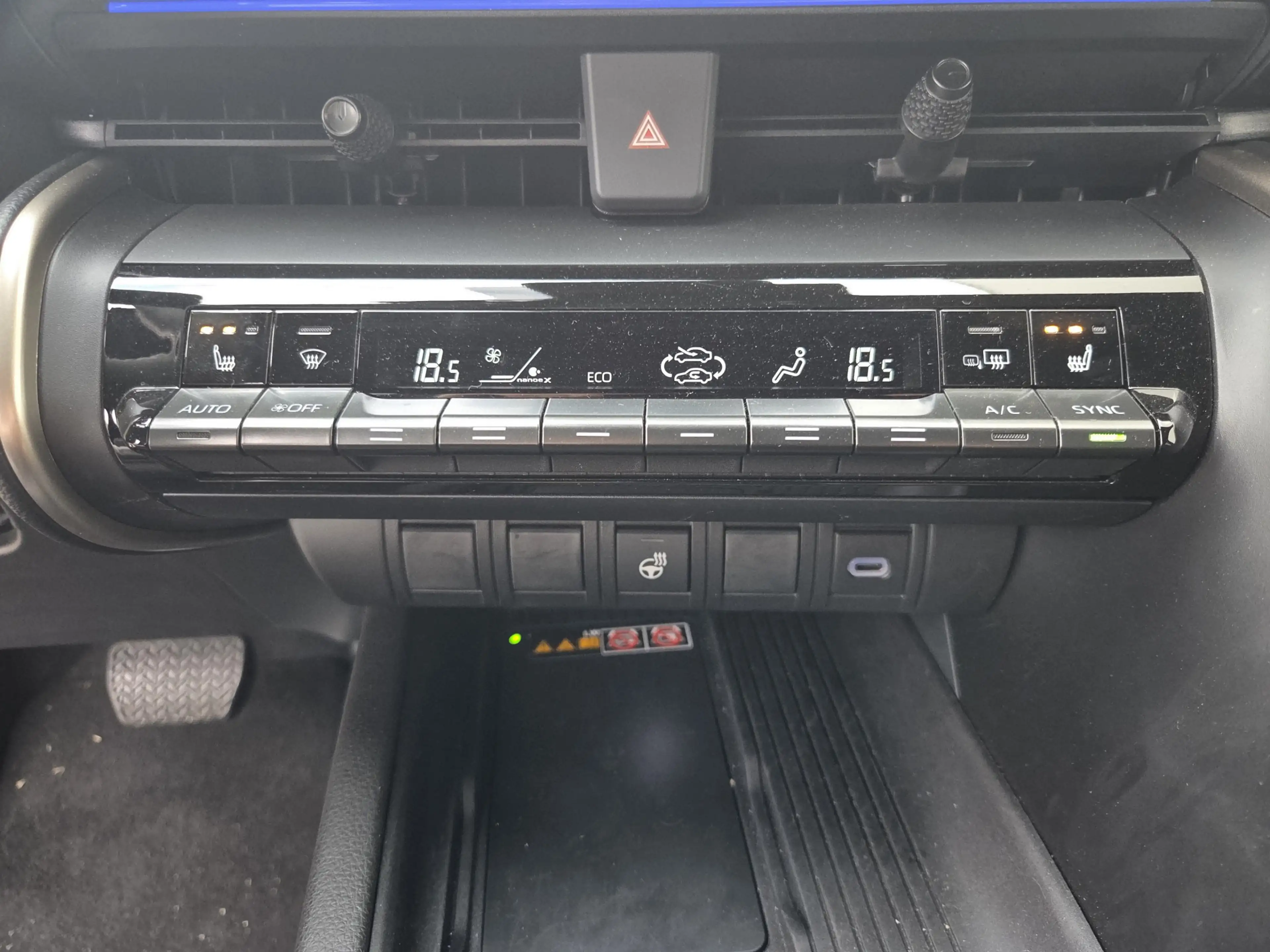 Toyota C-HR 2.0 Plug-in Hybrid 220 Executive — photo 23