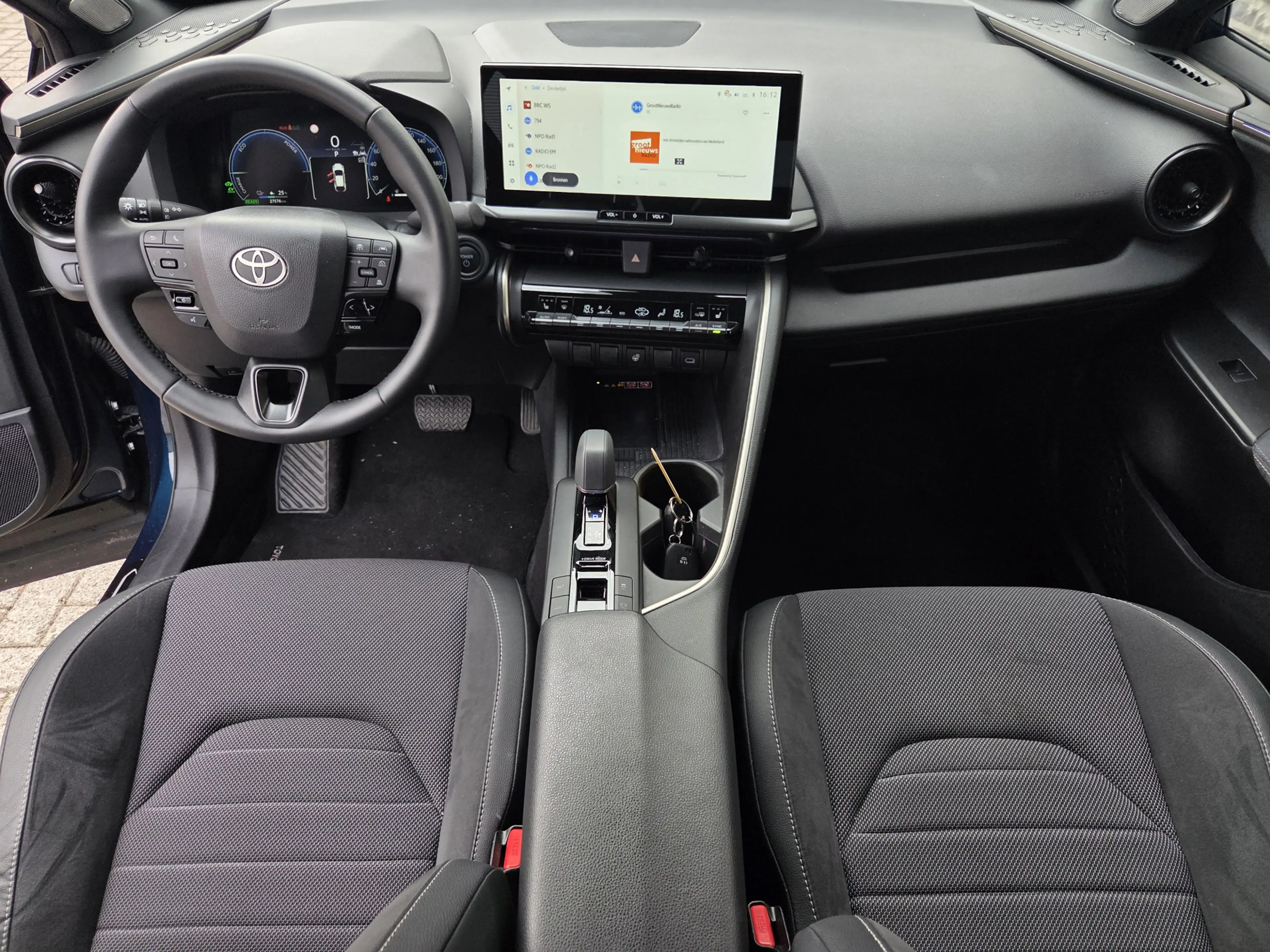 Toyota C-HR 2.0 Plug-in Hybrid 220 Executive — photo 9