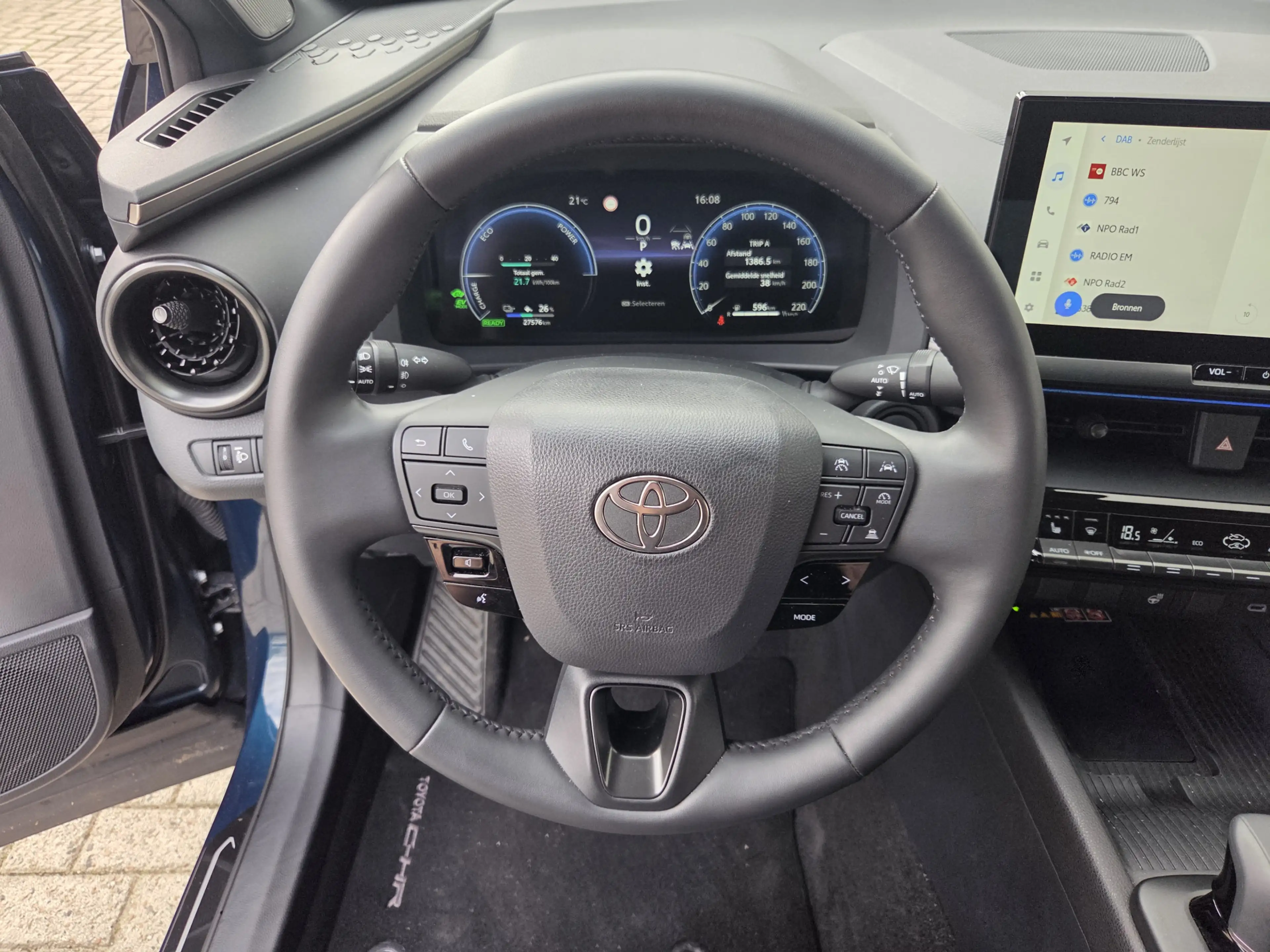 Toyota C-HR 2.0 Plug-in Hybrid 220 Executive — photo 10