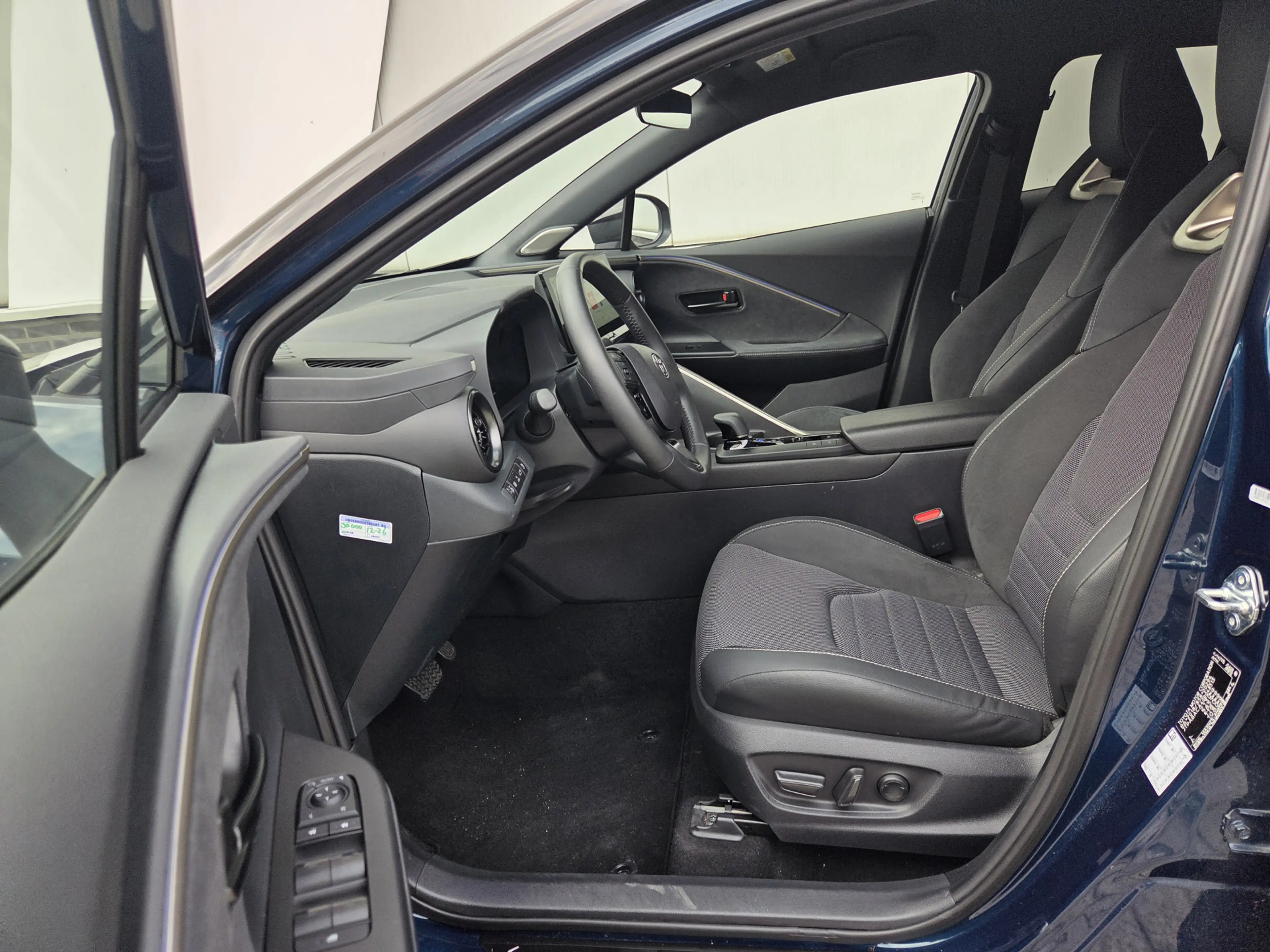Toyota C-HR 2.0 Plug-in Hybrid 220 Executive — photo 8