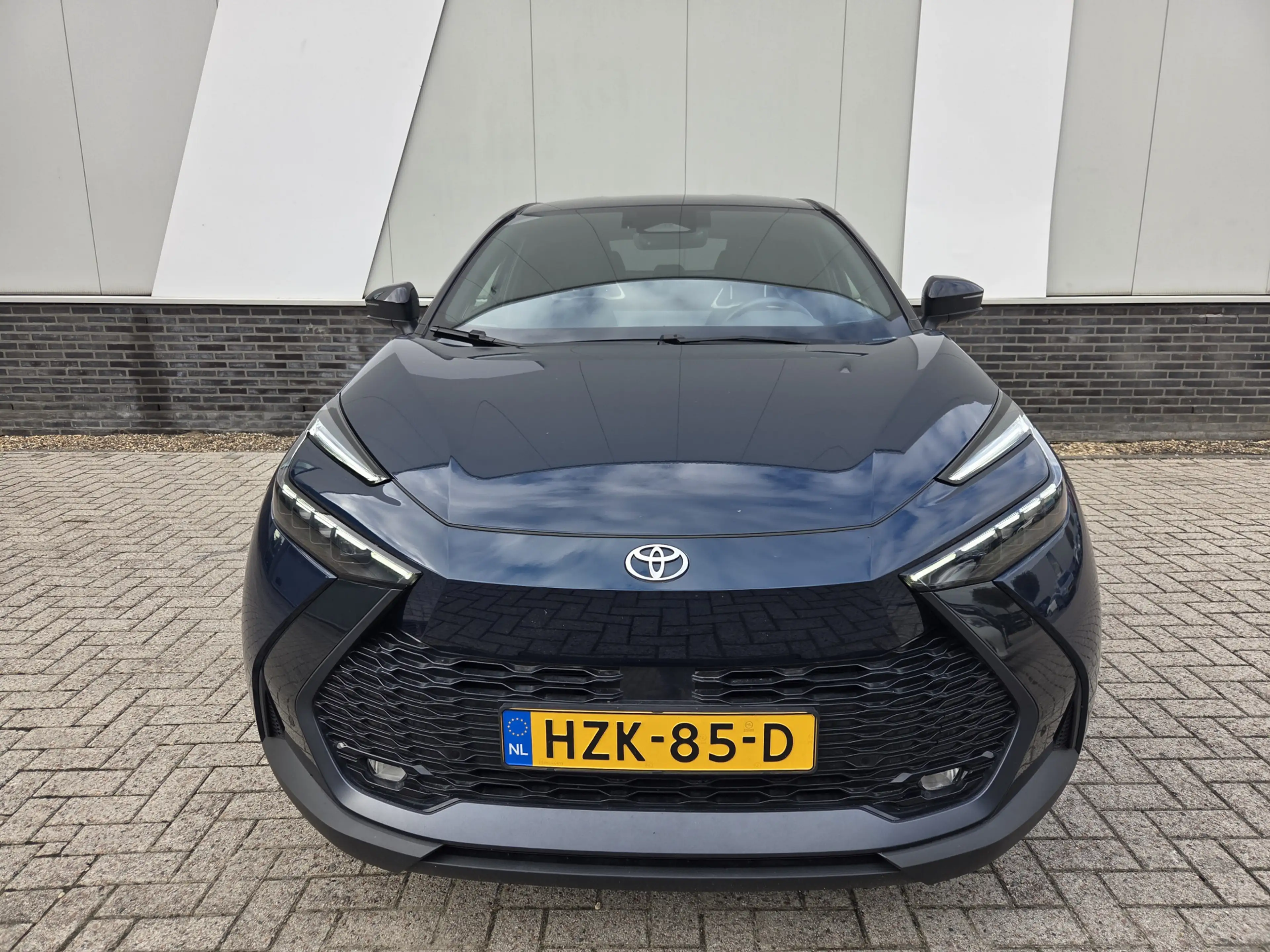 Toyota C-HR 2.0 Plug-in Hybrid 220 Executive — photo 6