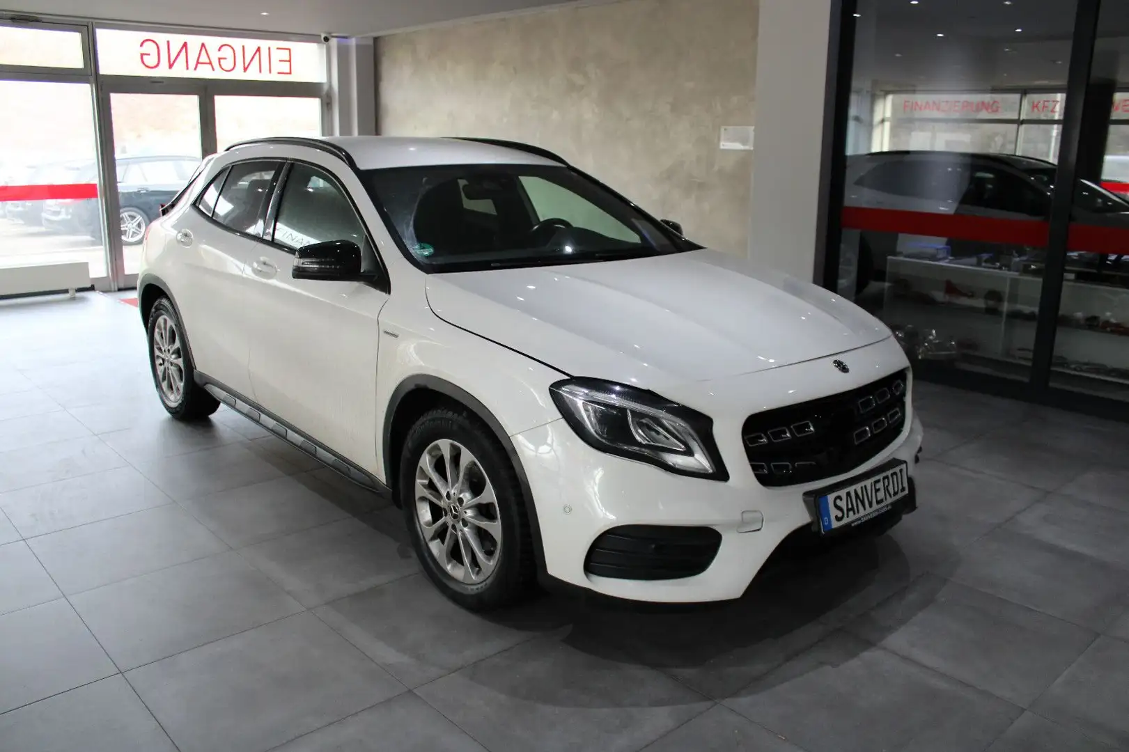 Mercedes-Benz GLA 200 AMG-SPORTPAKET EDITION NIGHT EURO 6 Weiß - 2