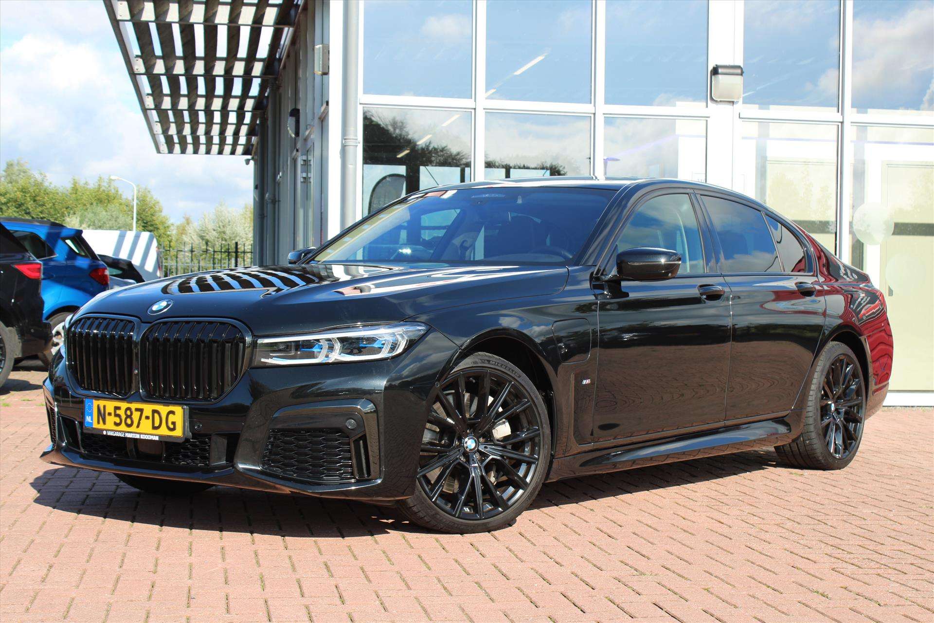 BMW 745
