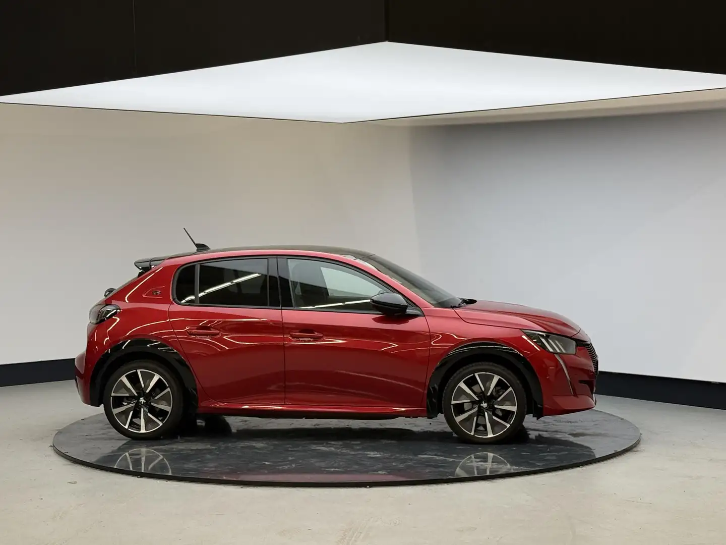 Peugeot e-208 EV GT 350 50 kWh | Panoramadak | Rojo - 2